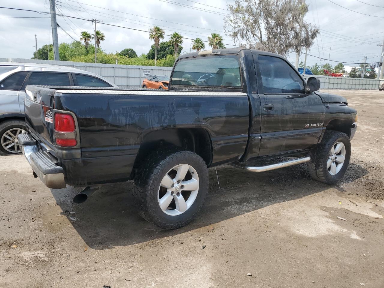 Photo 2 VIN: 1B7HF16Y11S126281 - DODGE RAM 