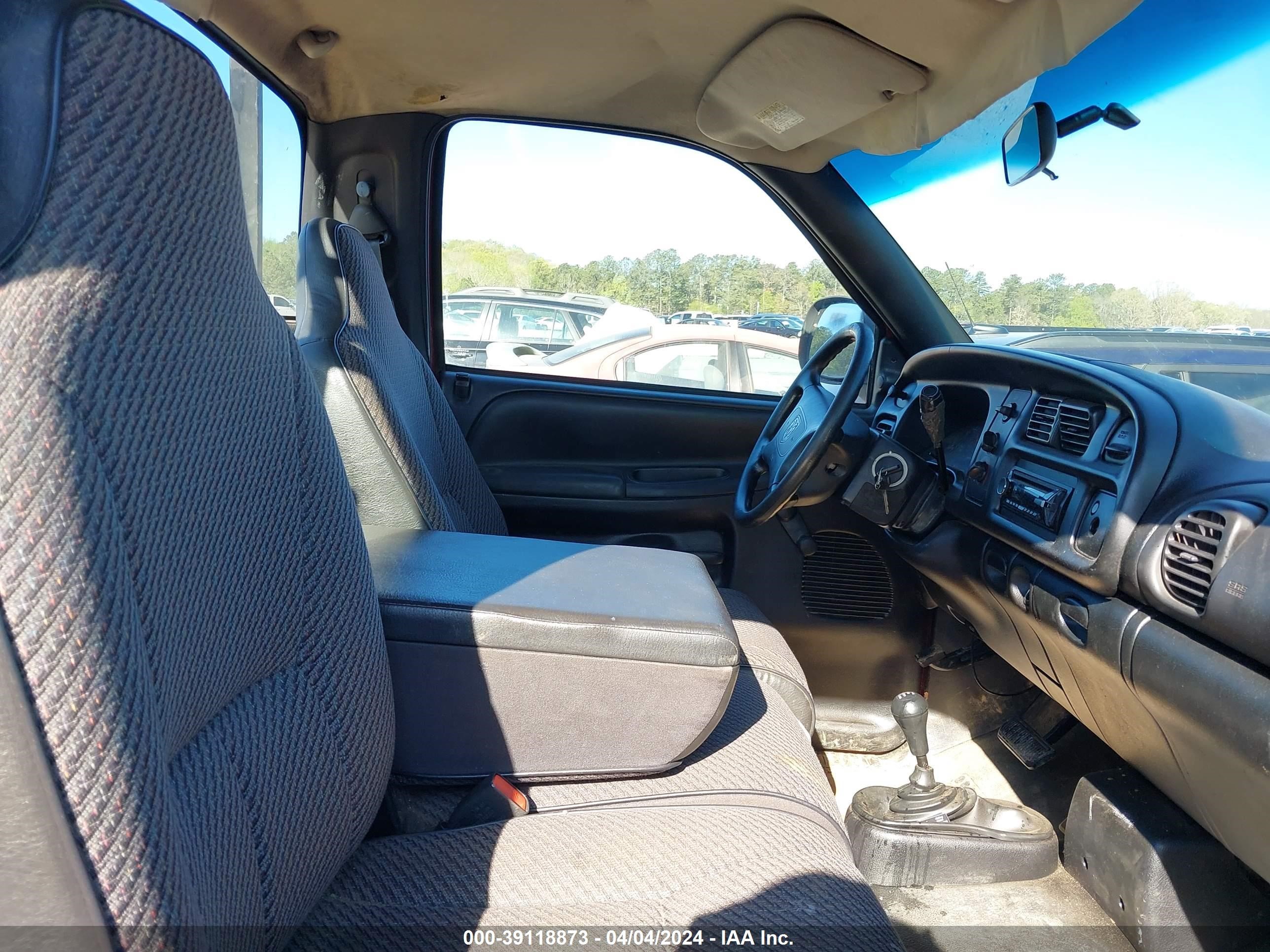 Photo 4 VIN: 1B7HF16Y5WS566012 - DODGE RAM 