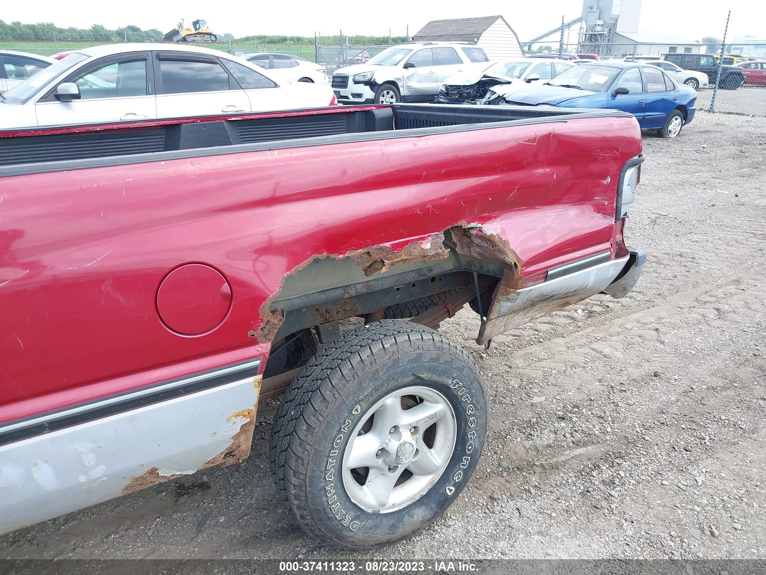 Photo 5 VIN: 1B7HF16Y8VS222365 - DODGE RAM 