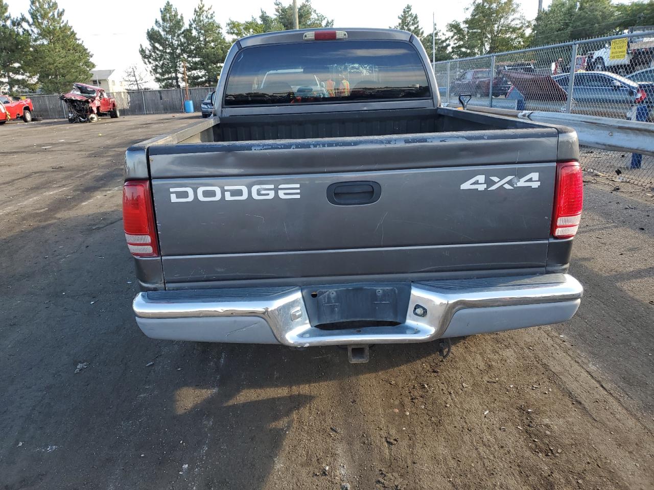 Photo 5 VIN: 1B7HG38N72S579334 - DODGE DAKOTA 