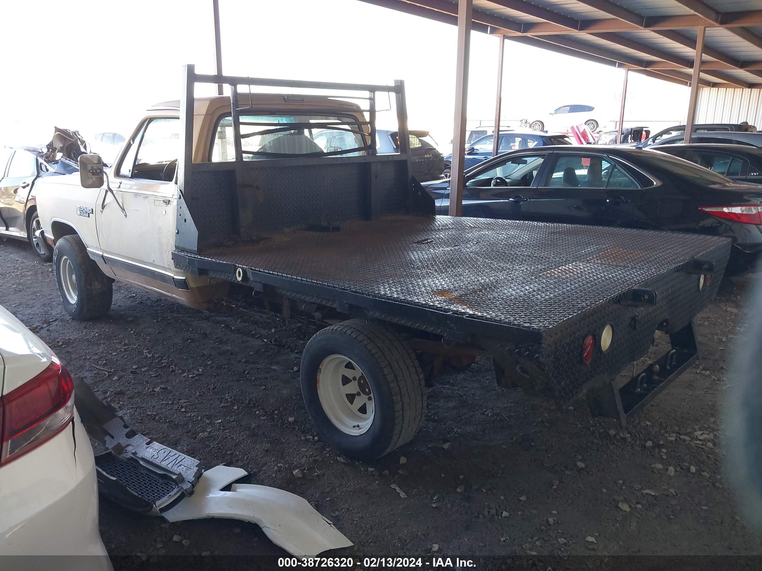 Photo 2 VIN: 1B7HW14W8GS105518 - DODGE NULL 