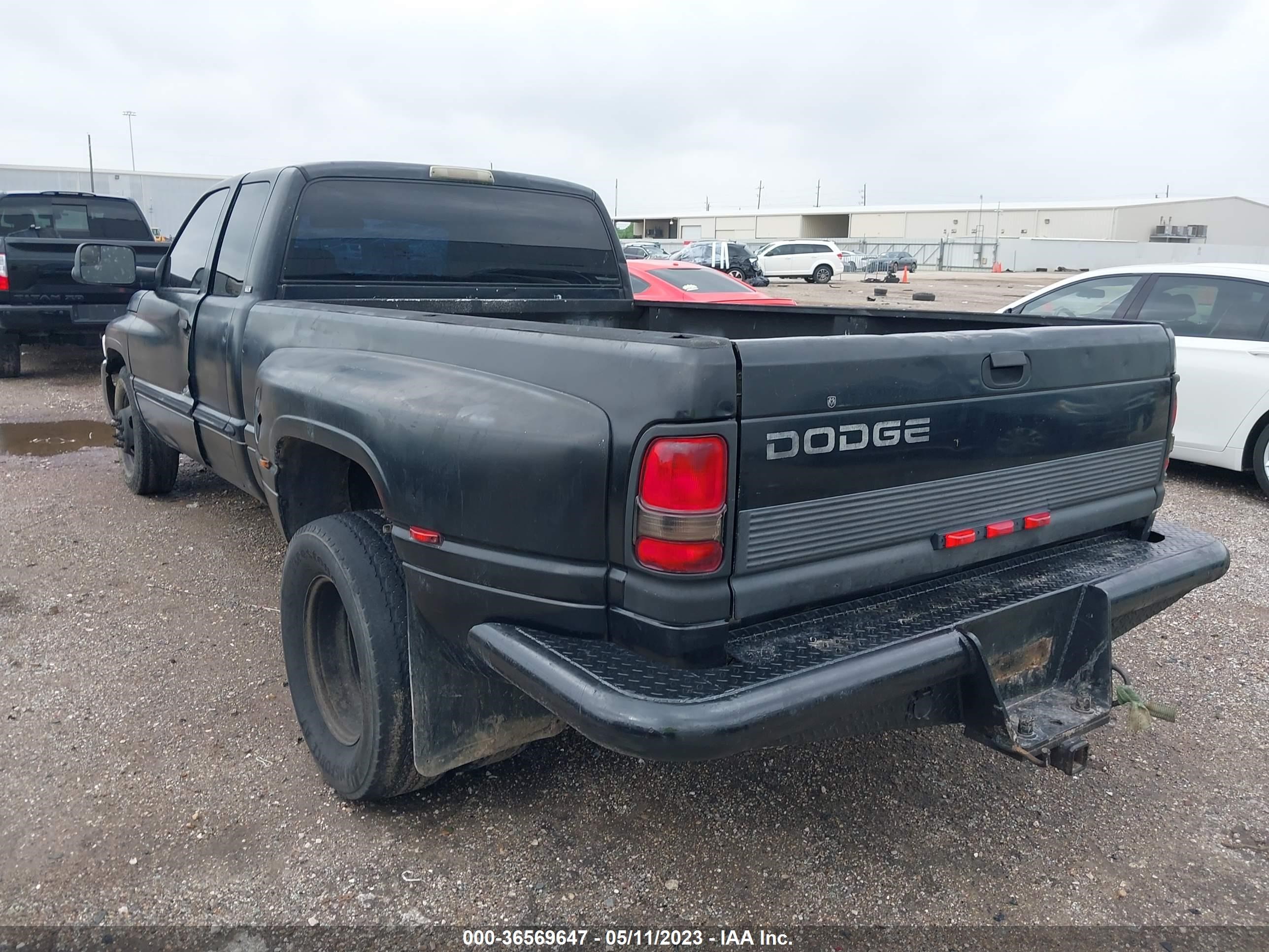 Photo 2 VIN: 1B7KC2360XJ505410 - DODGE RAM 