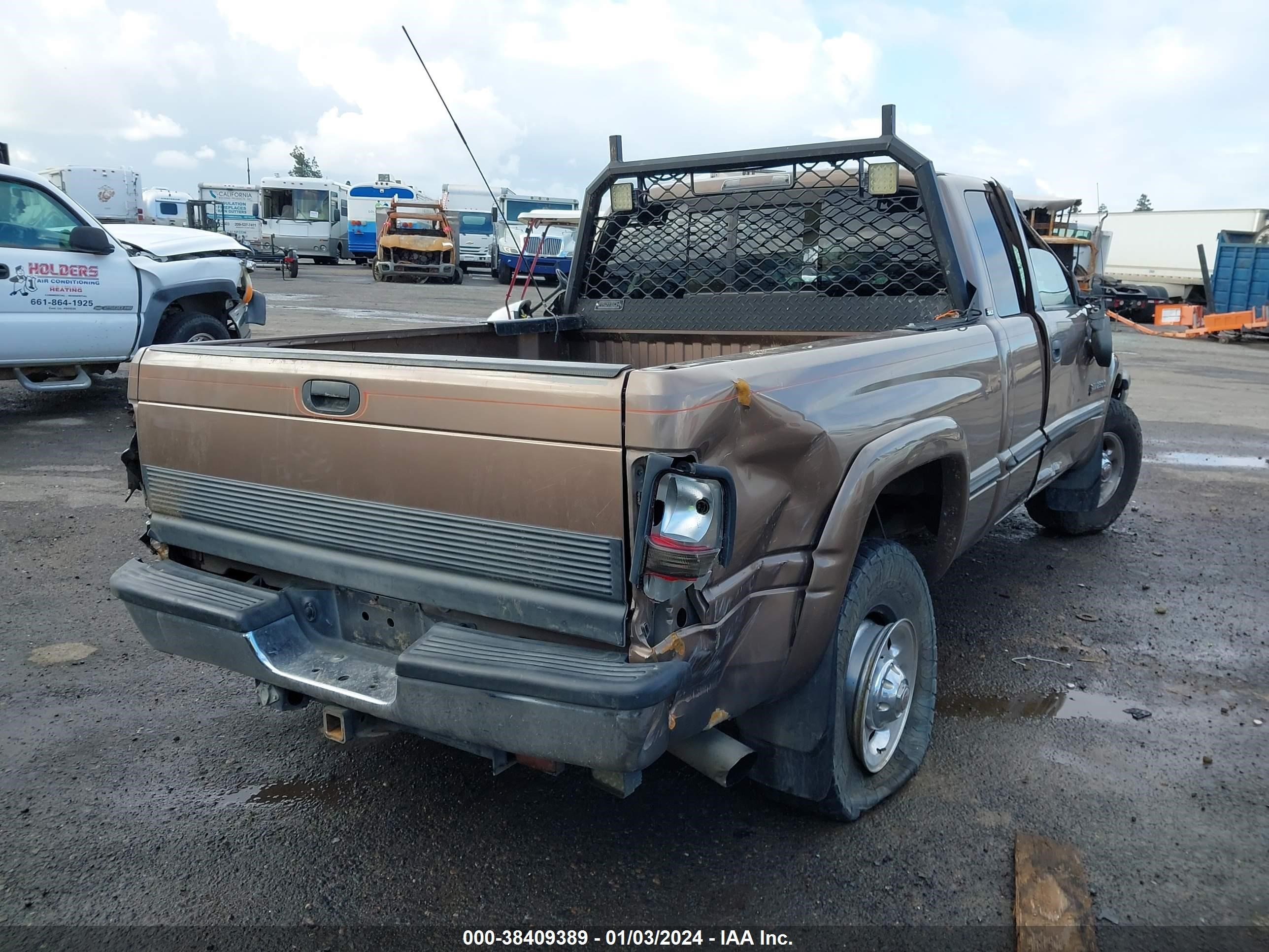 Photo 3 VIN: 1B7KC23721J235984 - DODGE RAM 