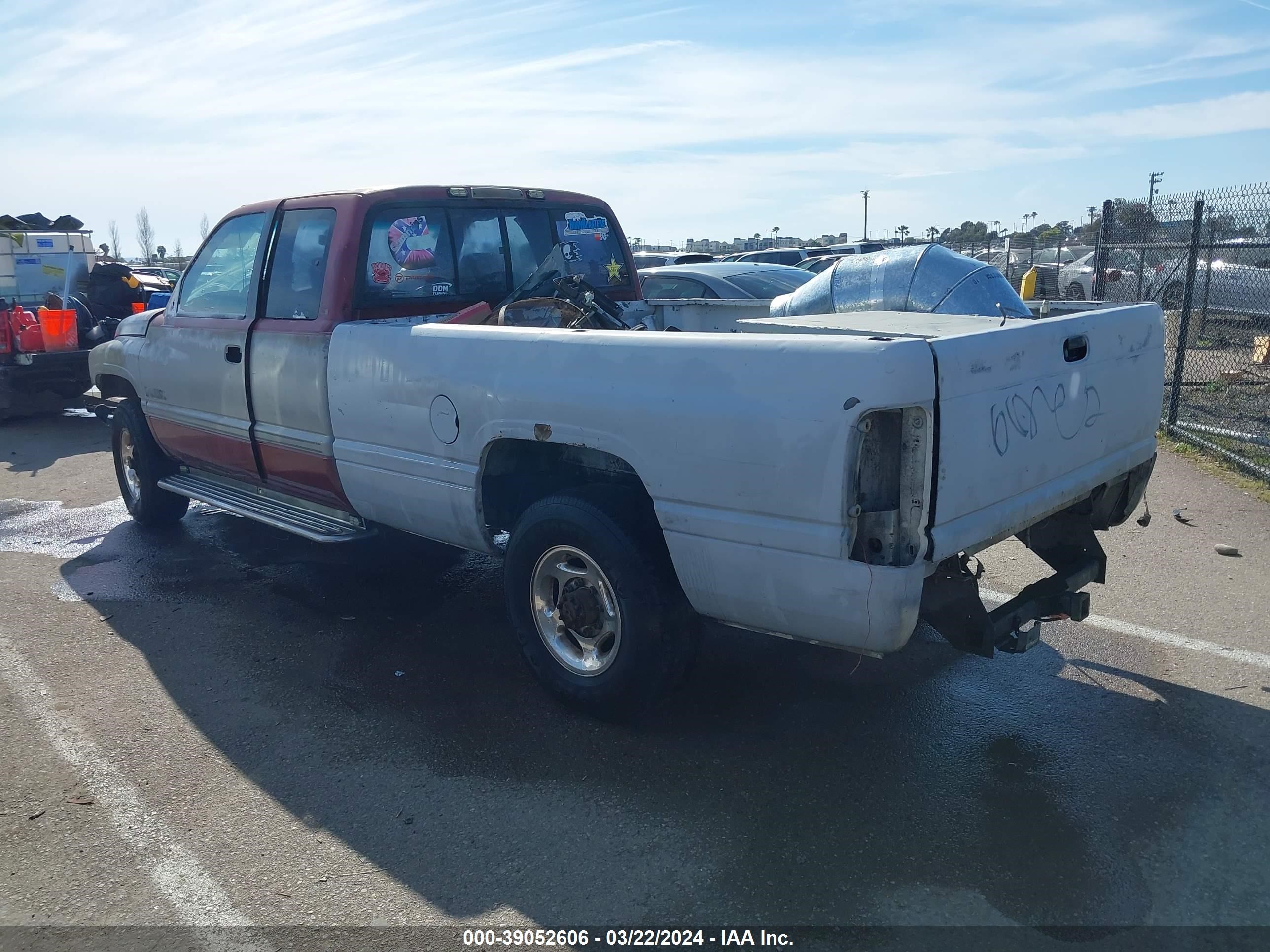 Photo 2 VIN: 1B7KC23C9TJ158465 - DODGE RAM 