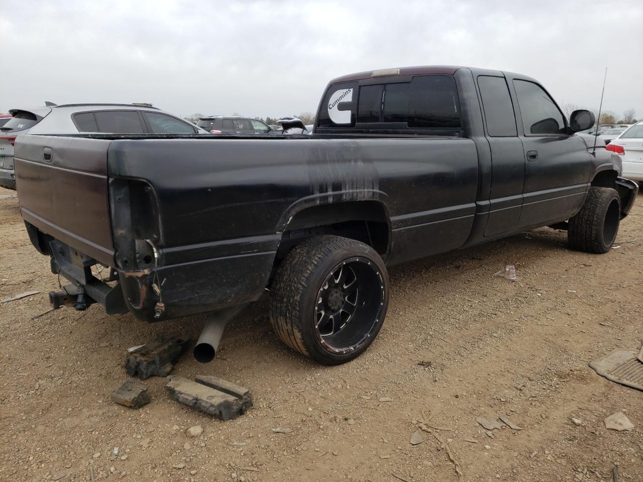 Photo 2 VIN: 1B7KC23D9WJ106945 - DODGE RAM 