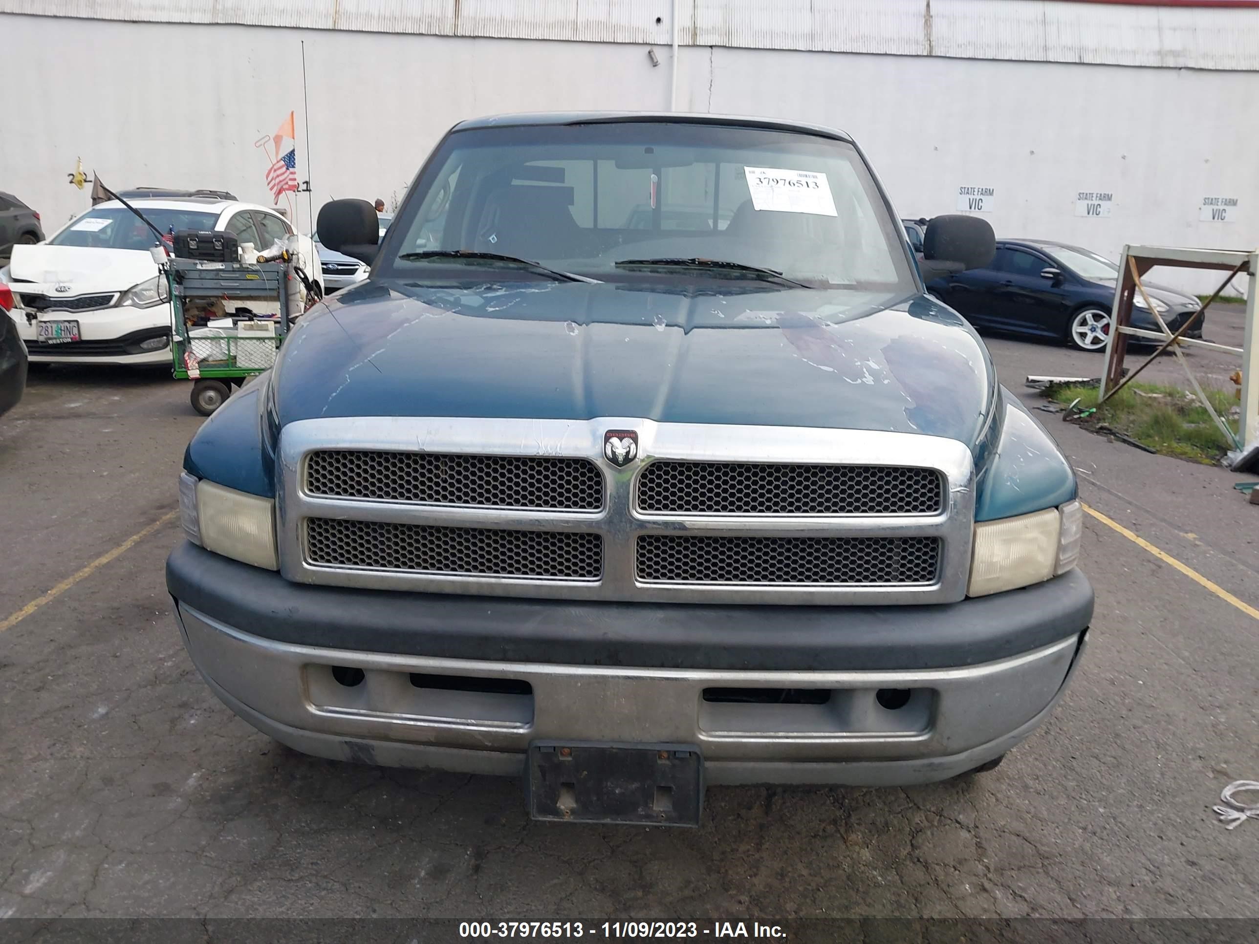 Photo 11 VIN: 1B7KC23WXXJ569051 - DODGE RAM 