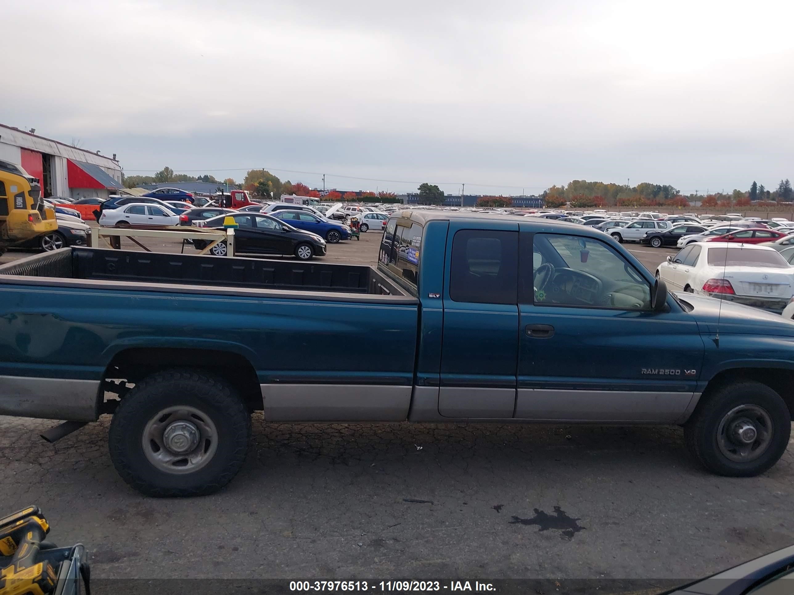 Photo 12 VIN: 1B7KC23WXXJ569051 - DODGE RAM 