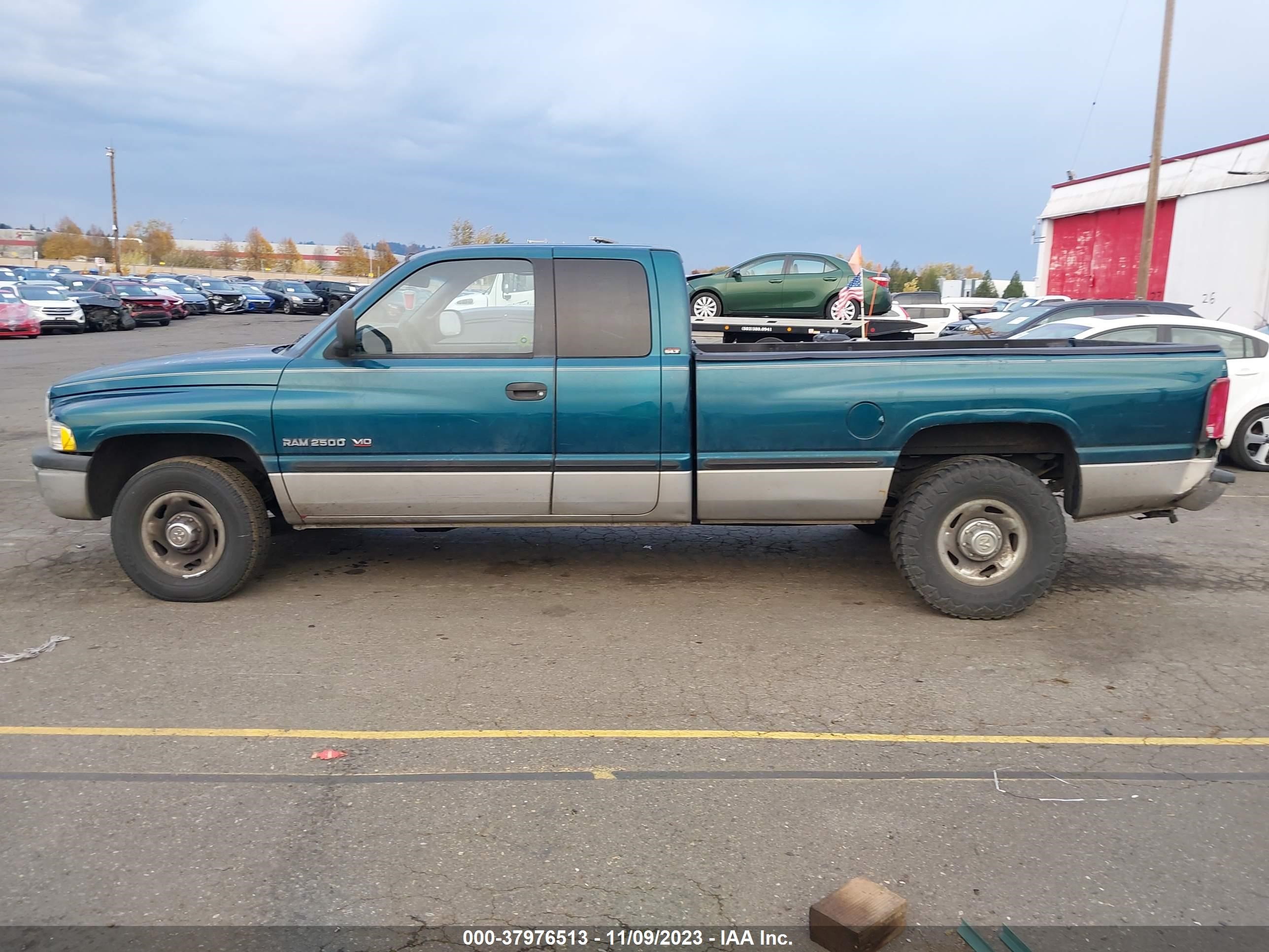 Photo 13 VIN: 1B7KC23WXXJ569051 - DODGE RAM 