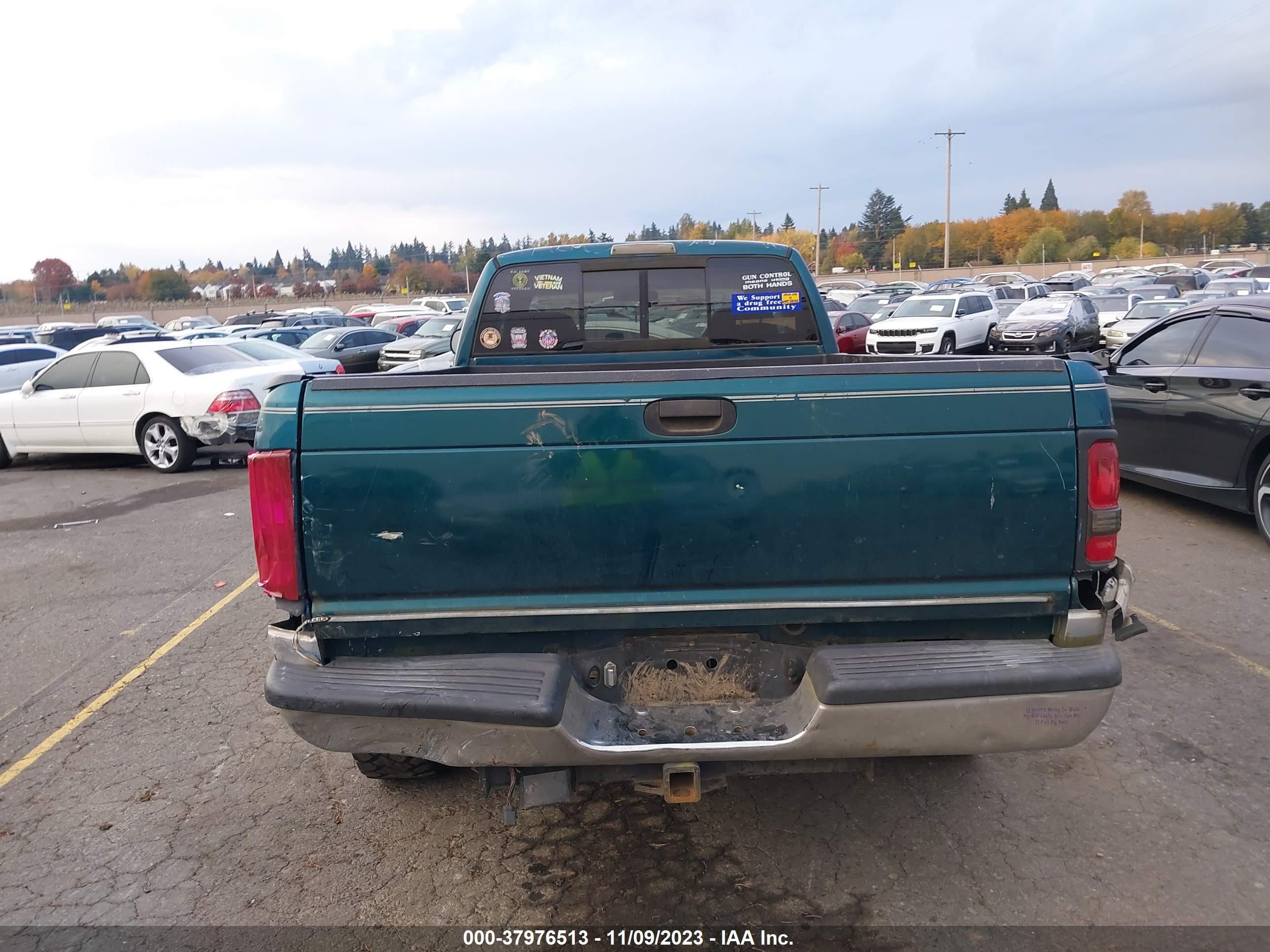 Photo 15 VIN: 1B7KC23WXXJ569051 - DODGE RAM 