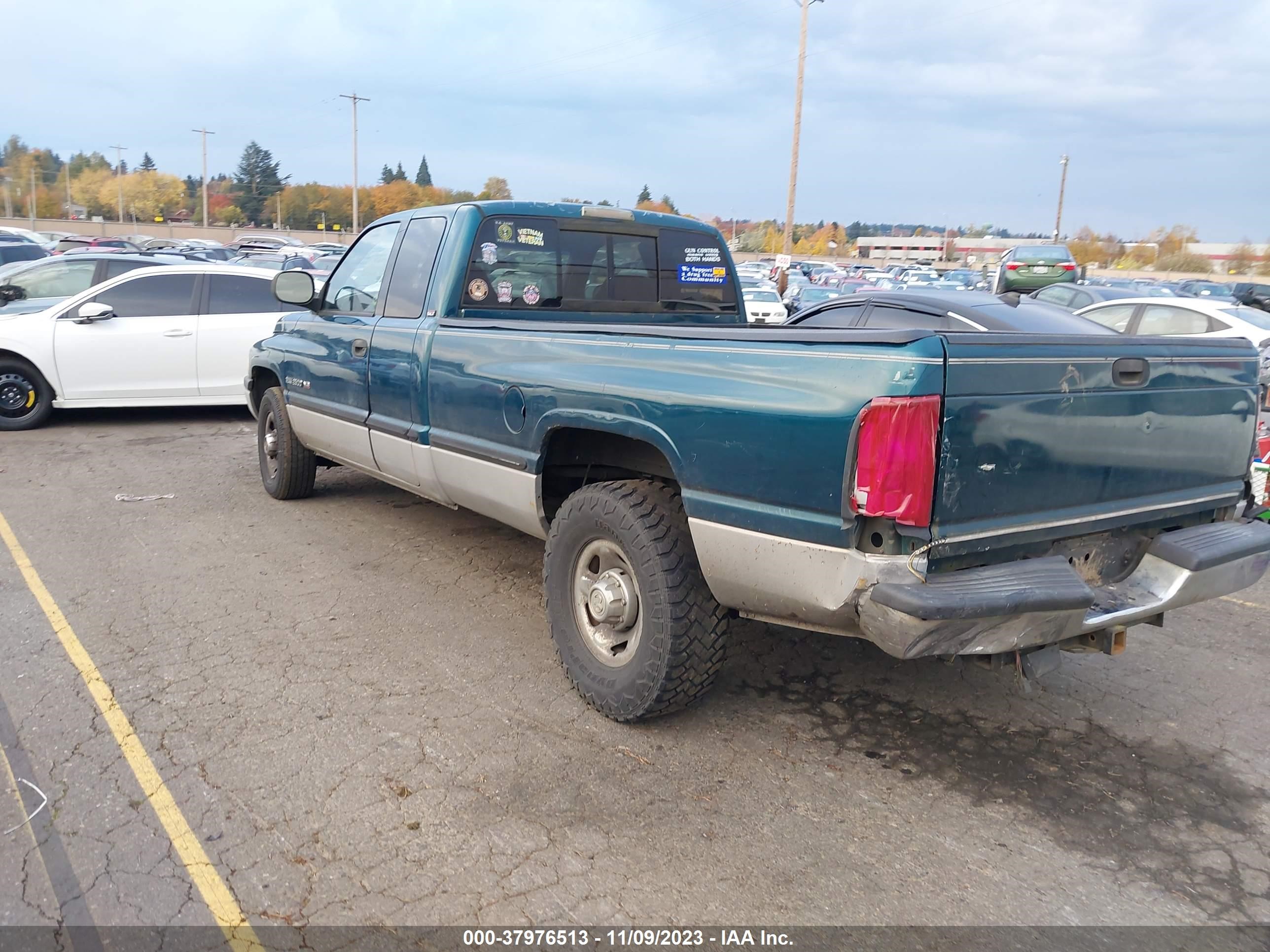 Photo 2 VIN: 1B7KC23WXXJ569051 - DODGE RAM 