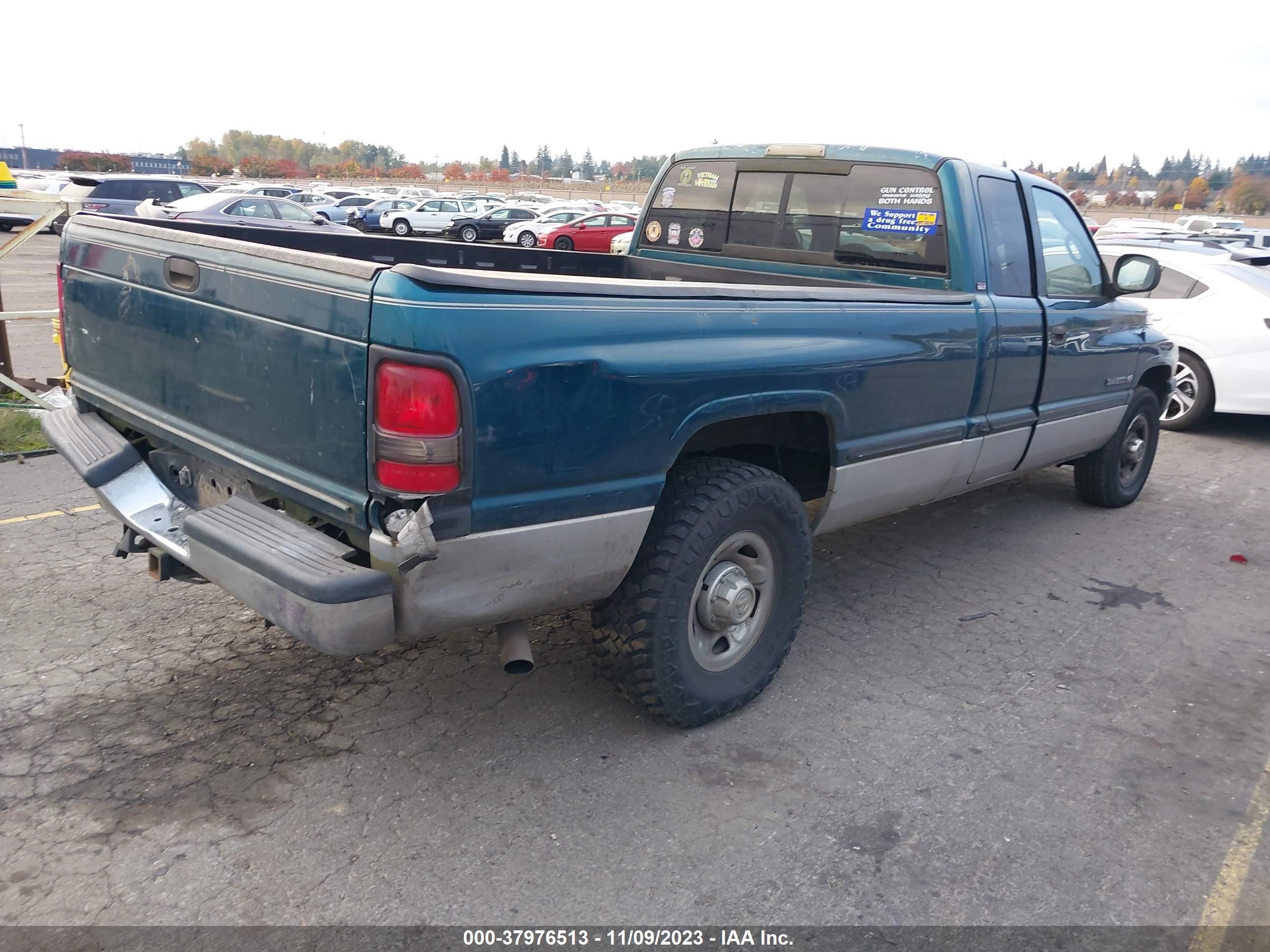 Photo 3 VIN: 1B7KC23WXXJ569051 - DODGE RAM 