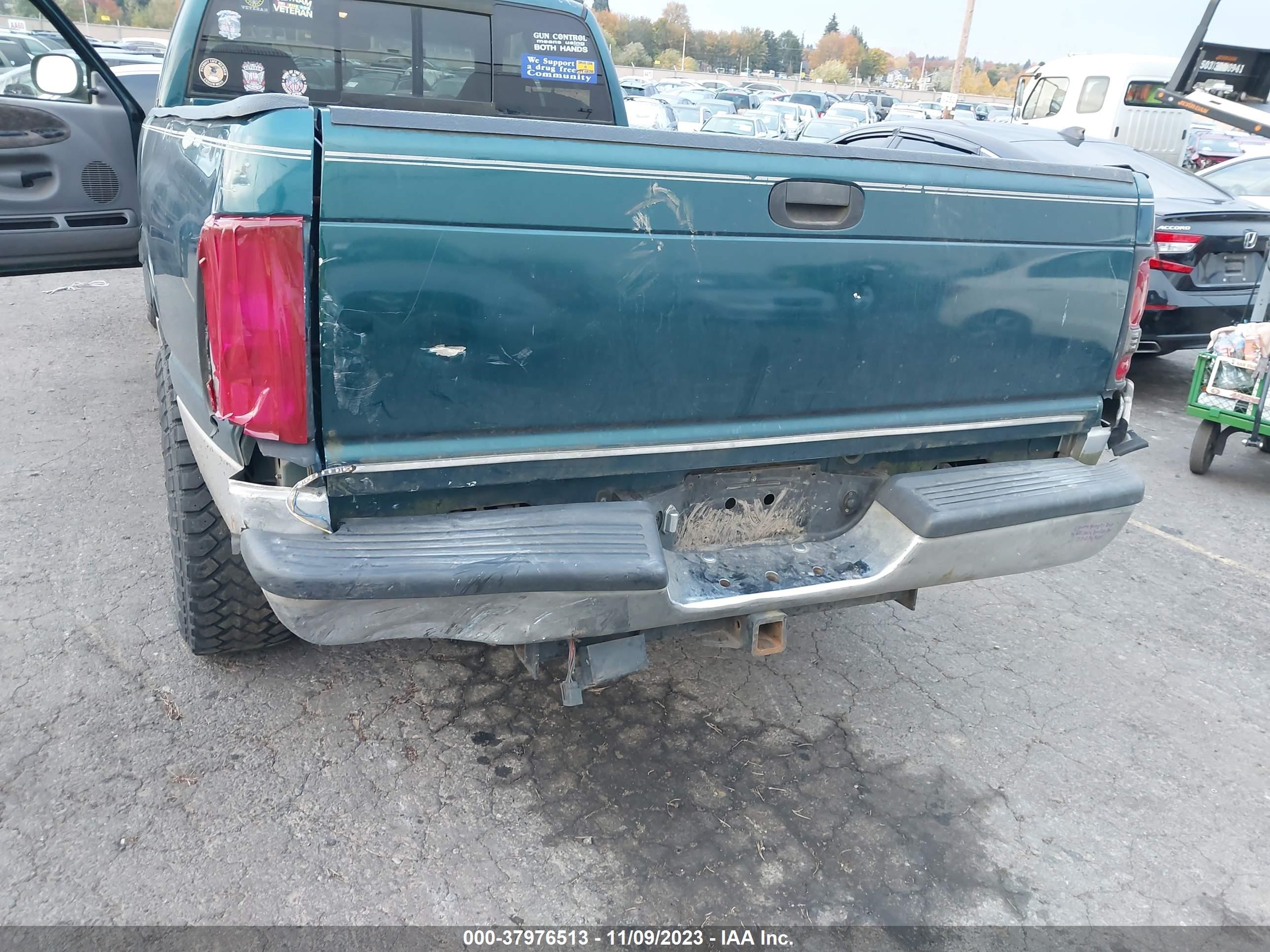 Photo 5 VIN: 1B7KC23WXXJ569051 - DODGE RAM 