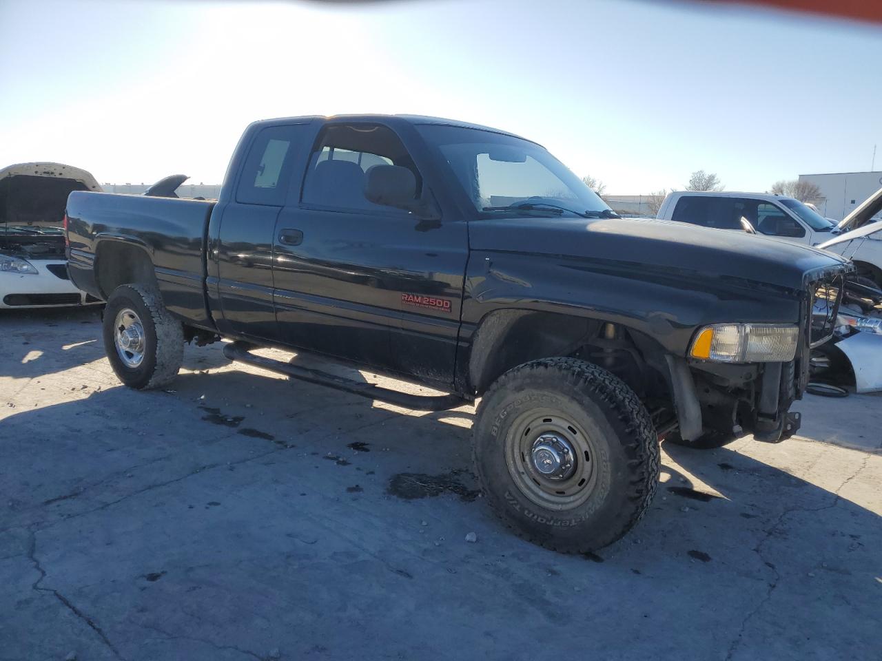 Photo 3 VIN: 1B7KF2362WJ205759 - DODGE RAM 