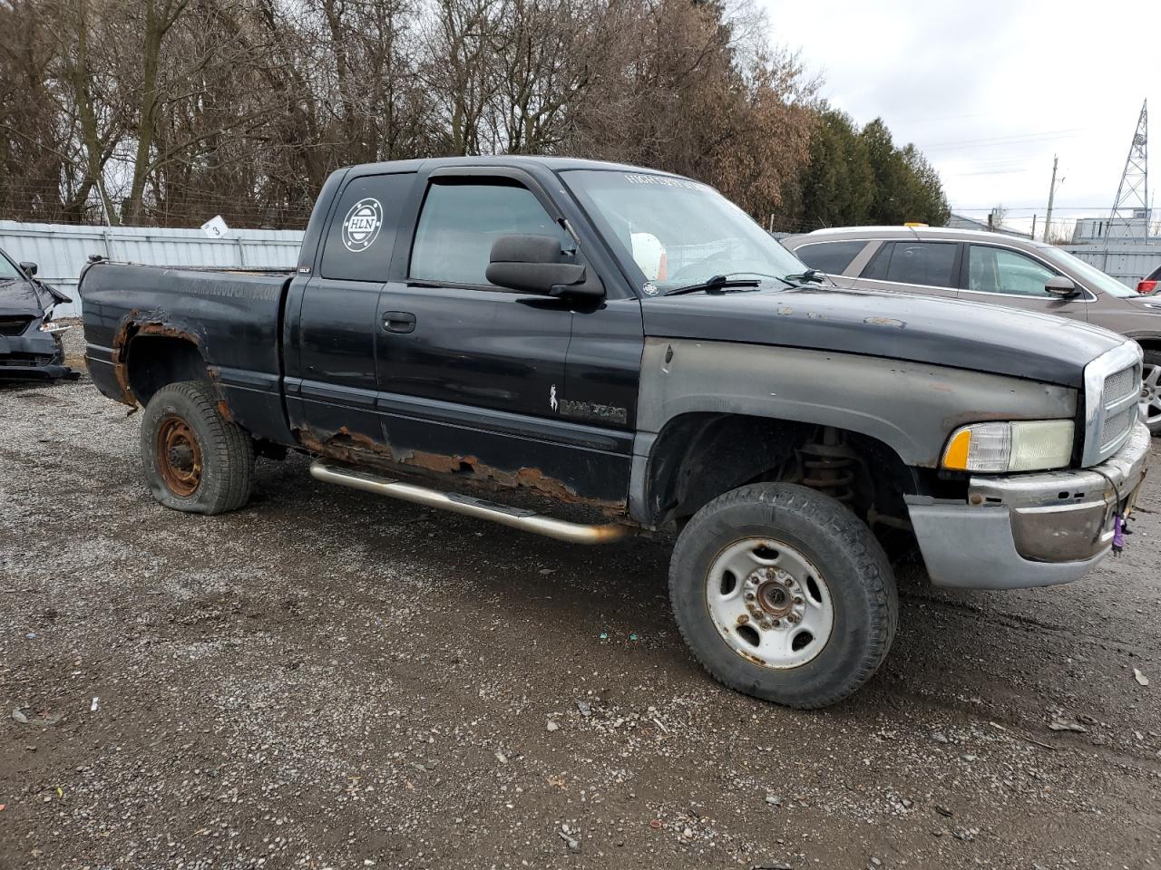 Photo 3 VIN: 1B7KF2362XJ552686 - DODGE RAM 