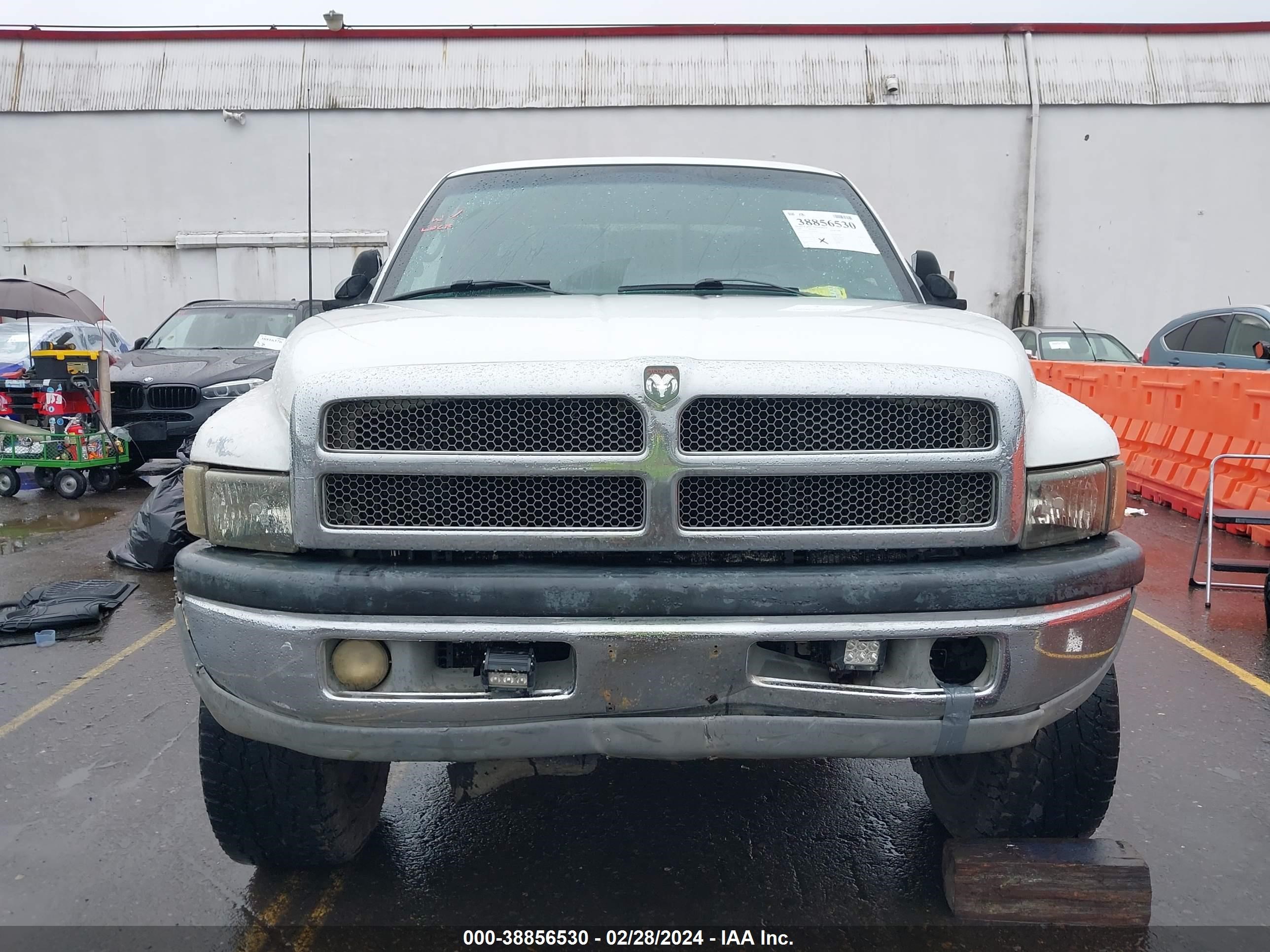 Photo 10 VIN: 1B7KF2363XJ503562 - DODGE RAM 