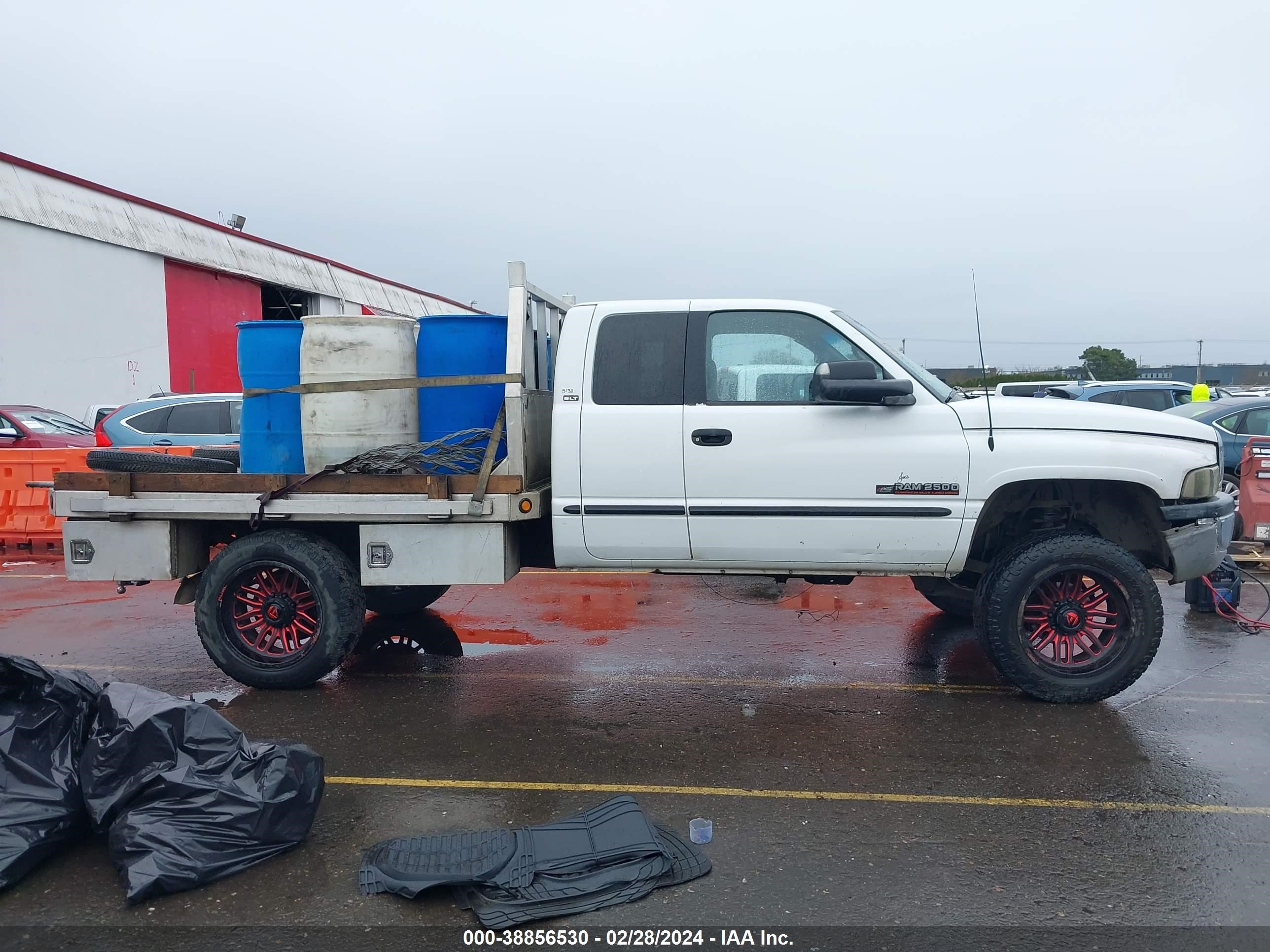 Photo 11 VIN: 1B7KF2363XJ503562 - DODGE RAM 