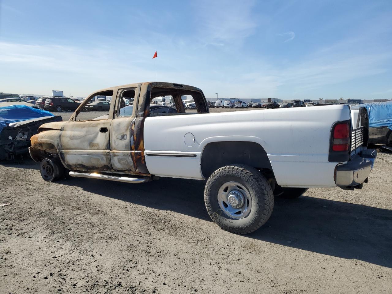 Photo 1 VIN: 1B7KF2363XJ641912 - DODGE RAM 