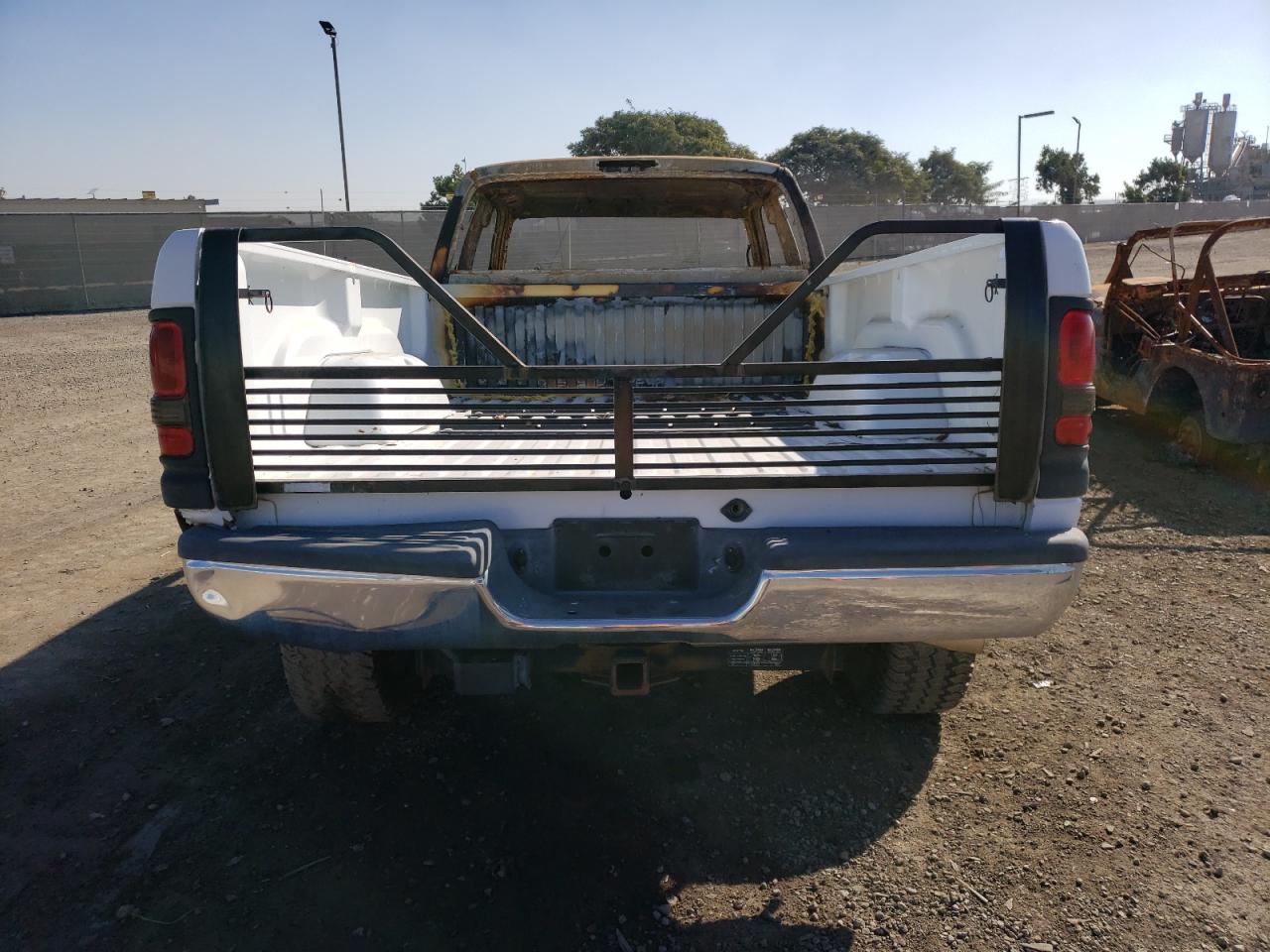 Photo 5 VIN: 1B7KF2363XJ641912 - DODGE RAM 