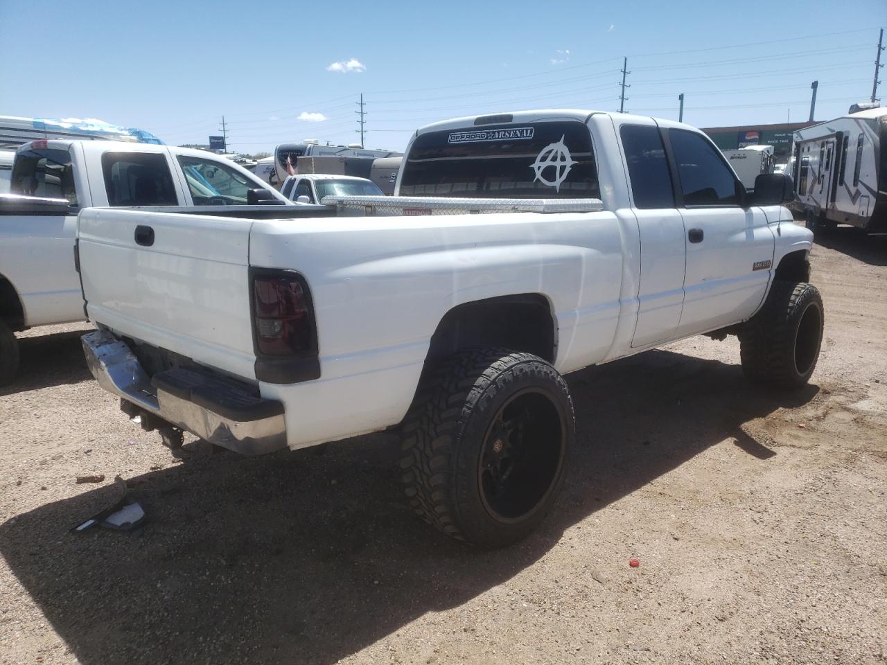 Photo 2 VIN: 1B7KF2367XJ633005 - DODGE RAM 