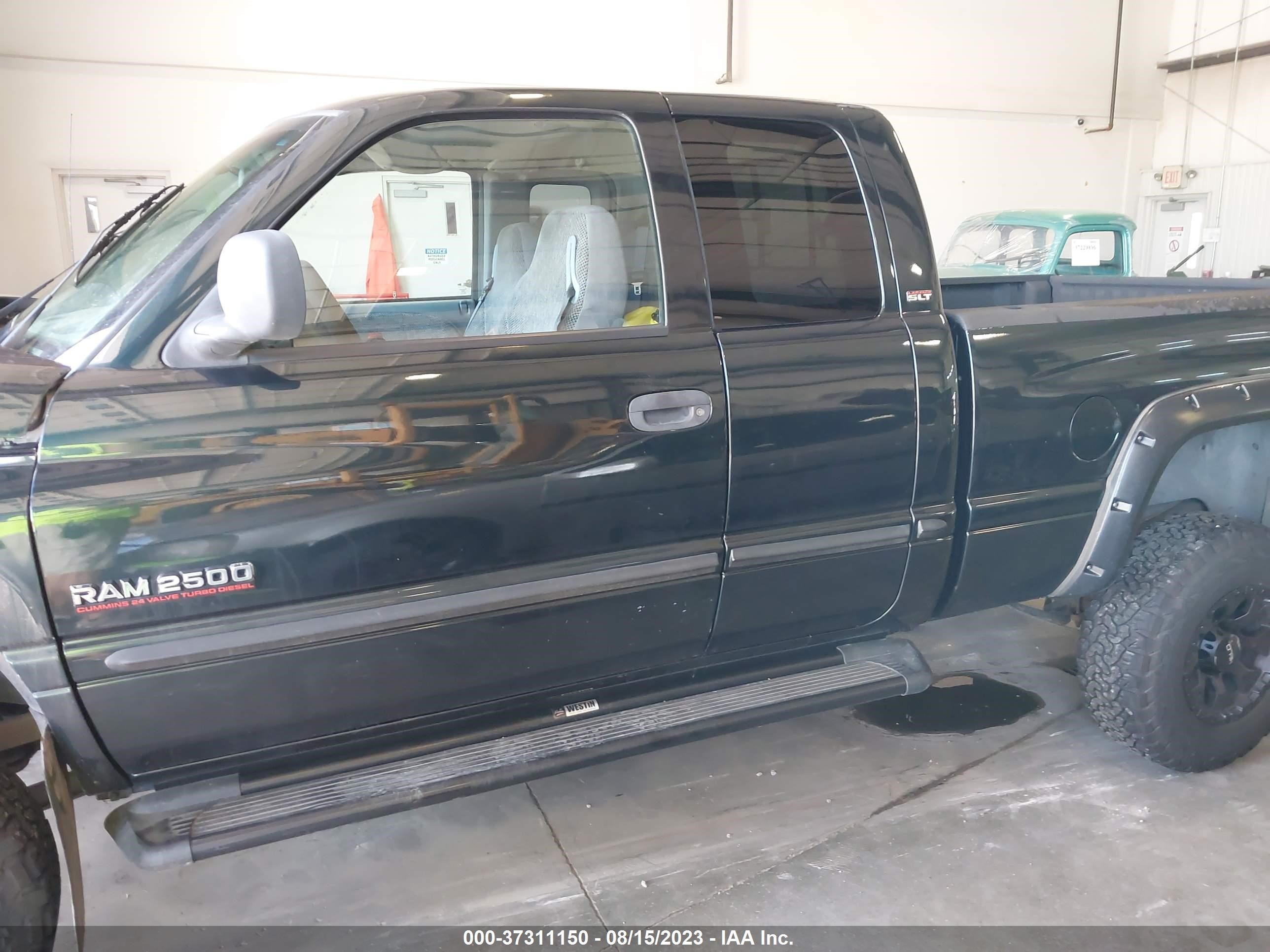 Photo 13 VIN: 1B7KF2367YJ106325 - DODGE RAM 