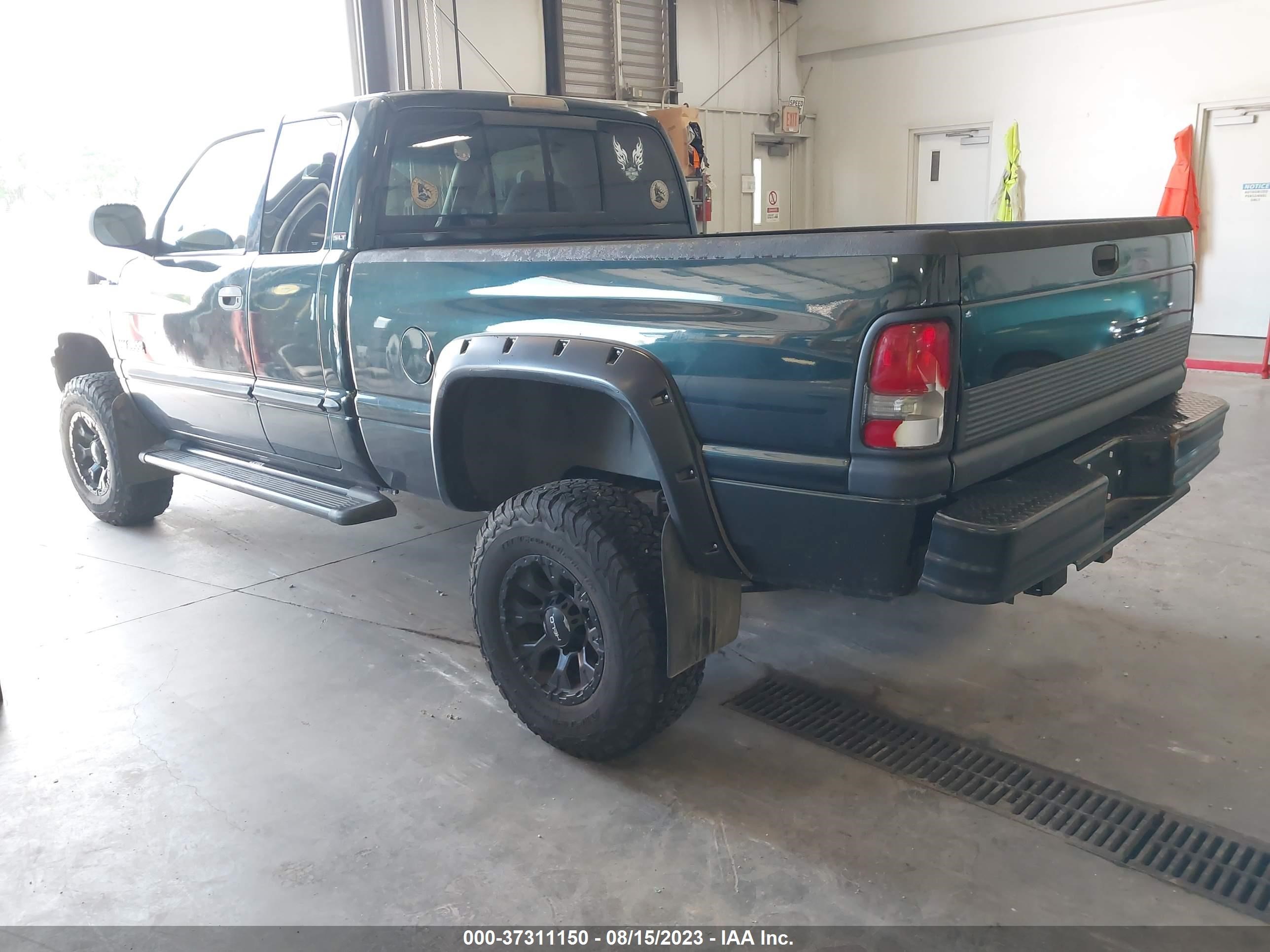 Photo 2 VIN: 1B7KF2367YJ106325 - DODGE RAM 