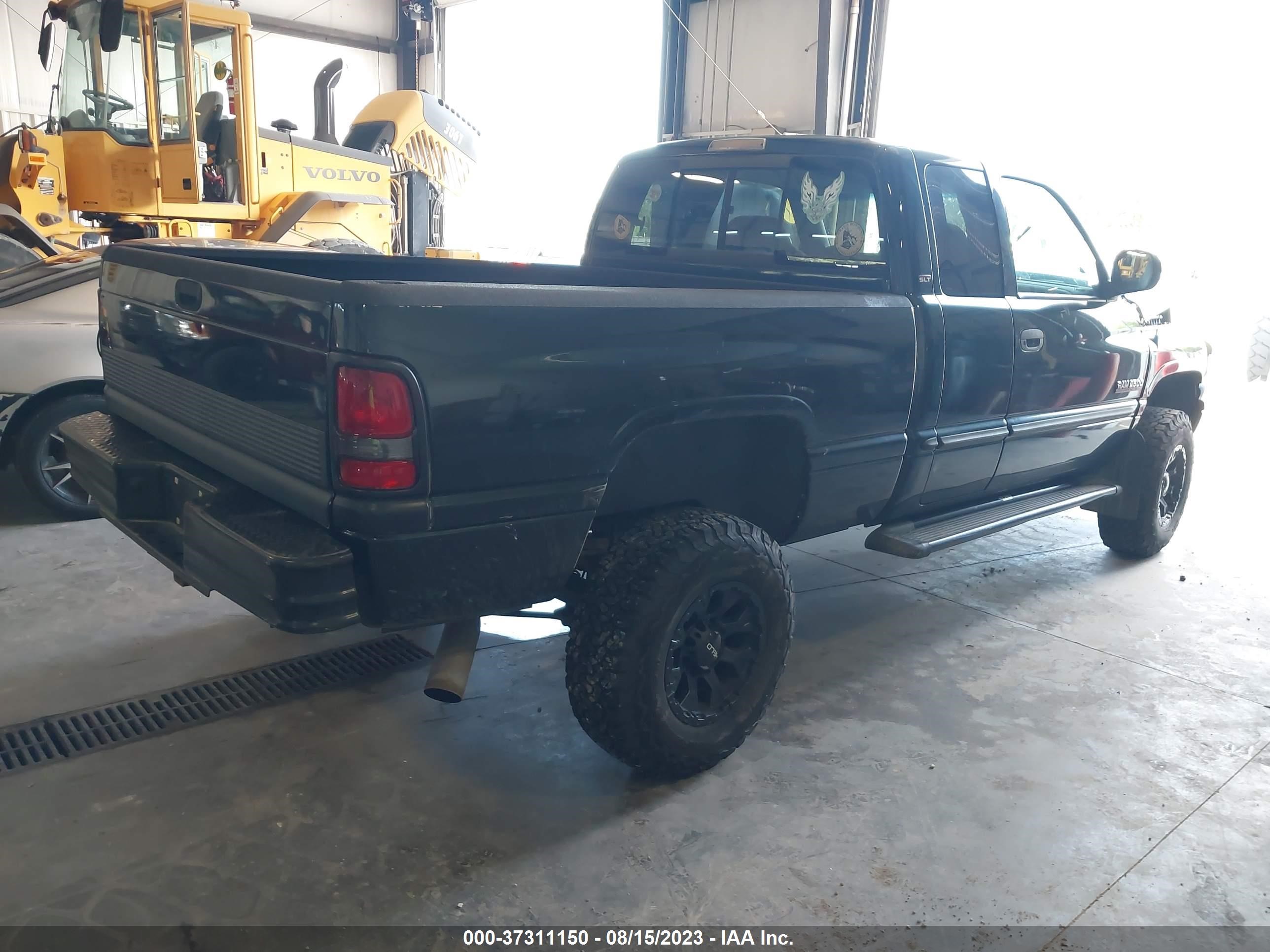 Photo 3 VIN: 1B7KF2367YJ106325 - DODGE RAM 