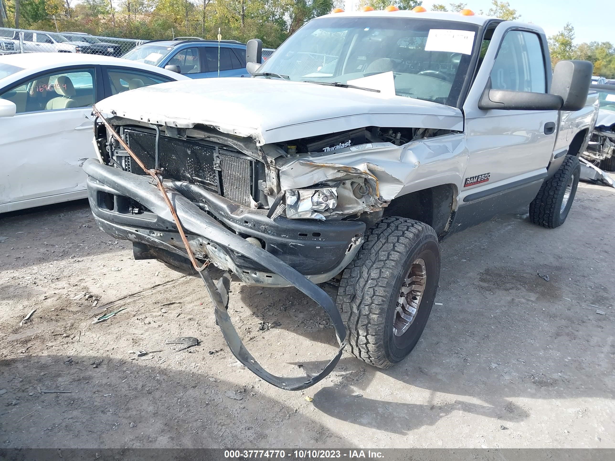 Photo 5 VIN: 1B7KF2368XJ519949 - DODGE RAM 