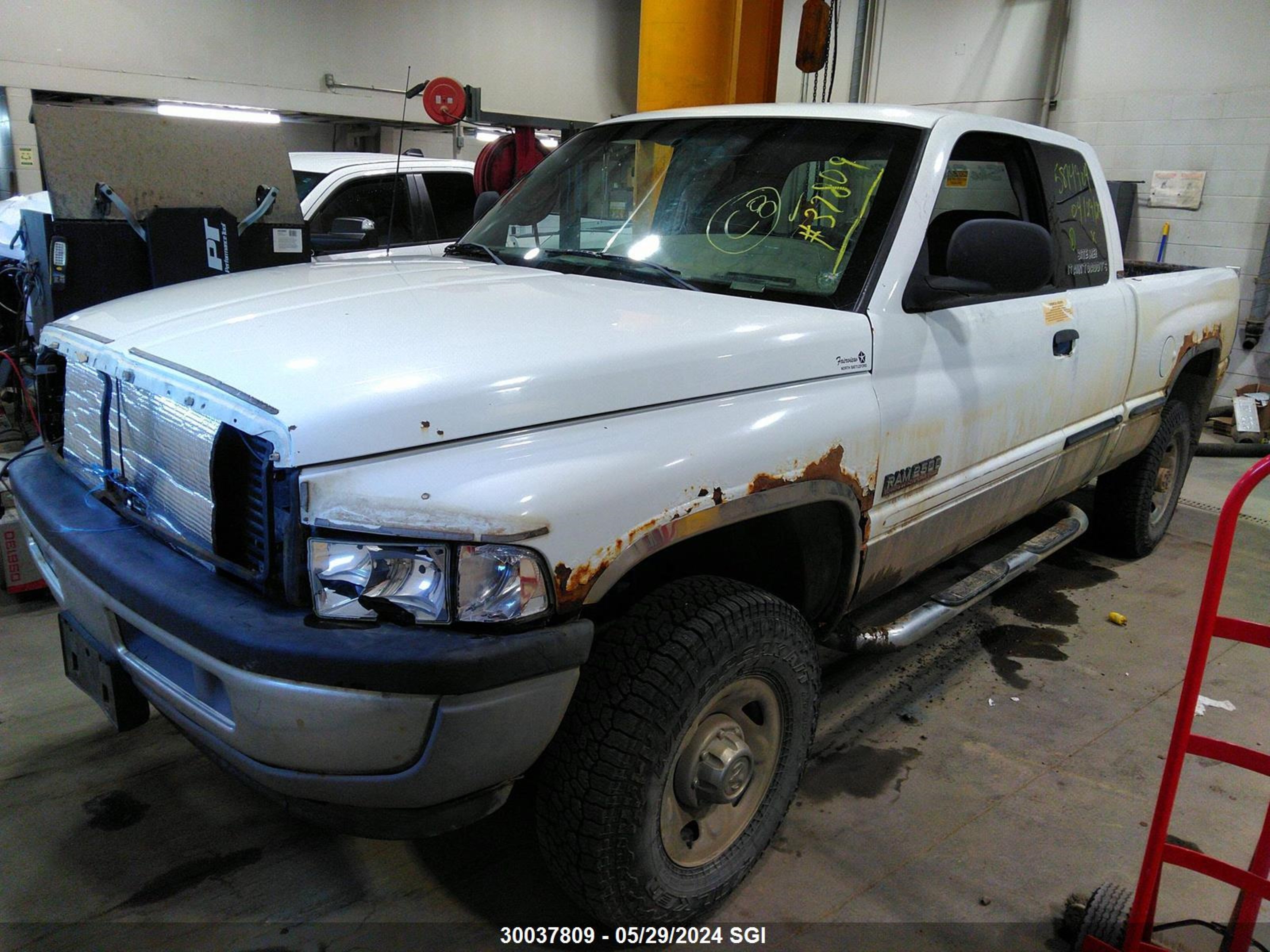 Photo 1 VIN: 1B7KF236XWJ204679 - DODGE RAM 