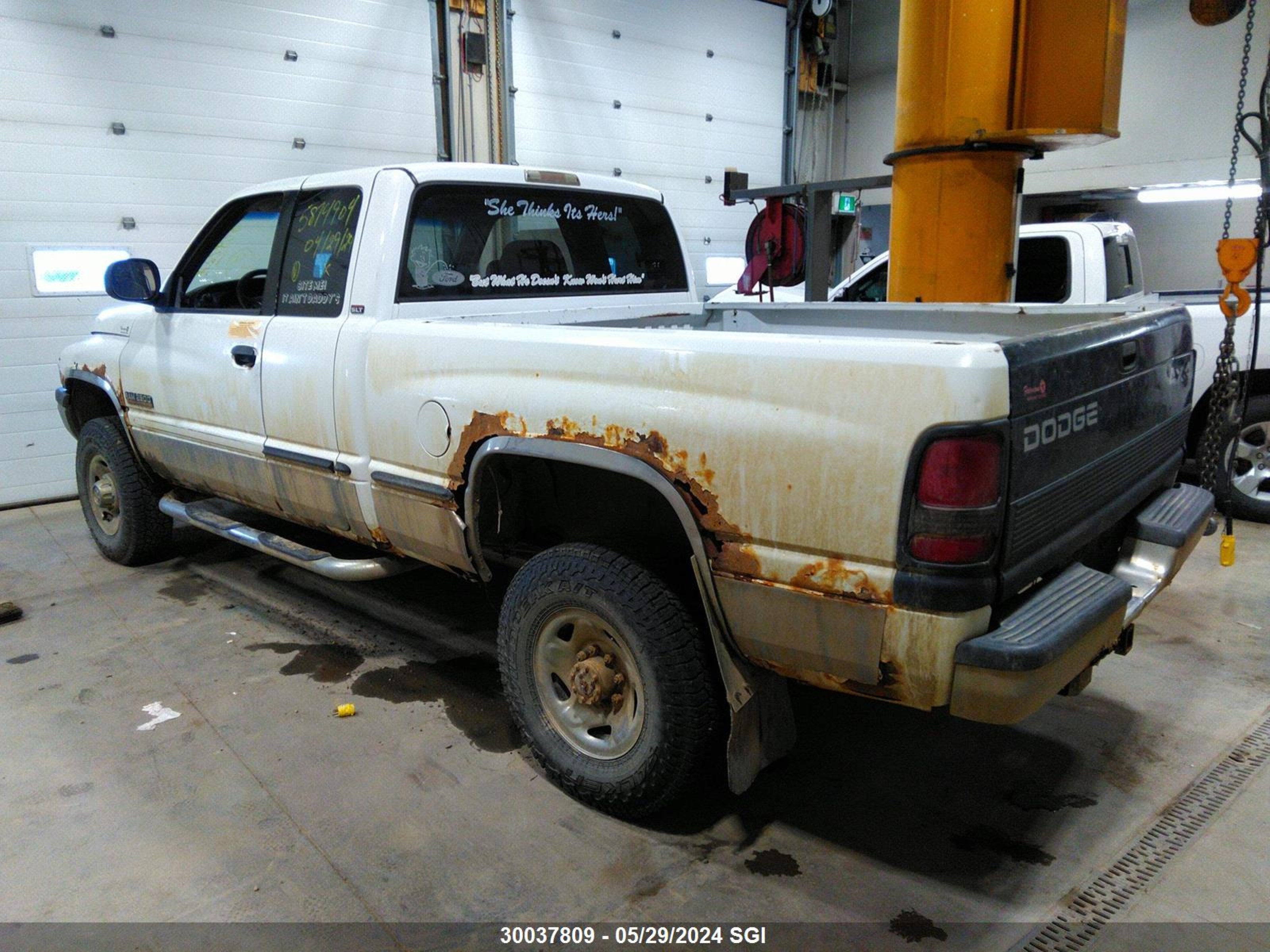 Photo 2 VIN: 1B7KF236XWJ204679 - DODGE RAM 