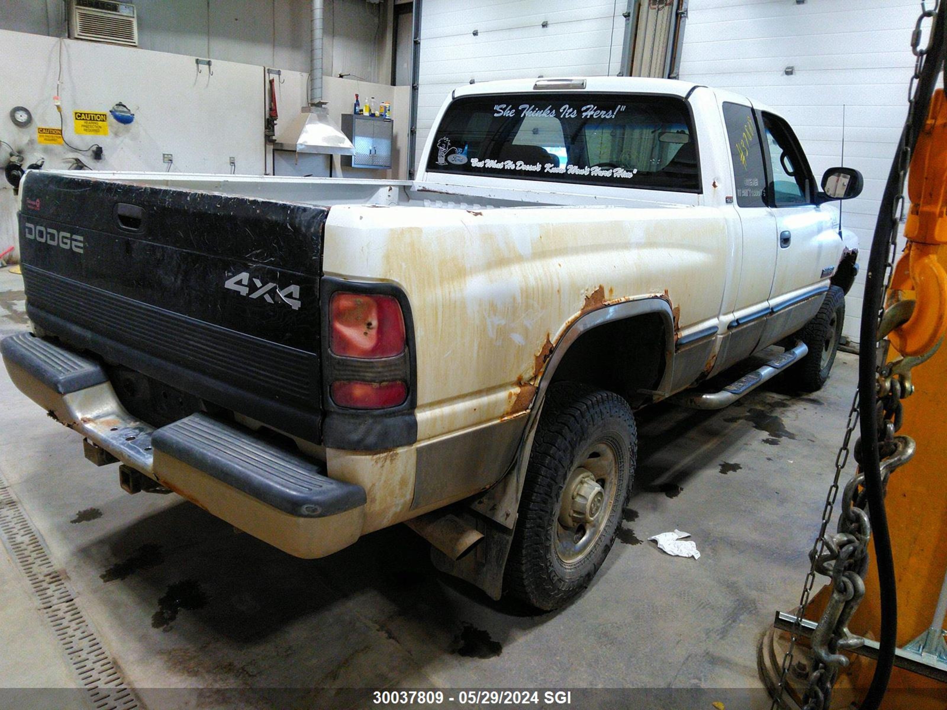 Photo 3 VIN: 1B7KF236XWJ204679 - DODGE RAM 