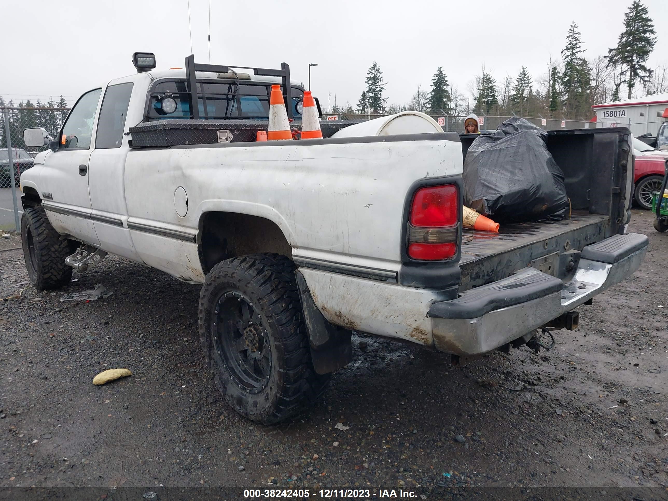 Photo 2 VIN: 1B7KF23C8TJ146119 - DODGE RAM 