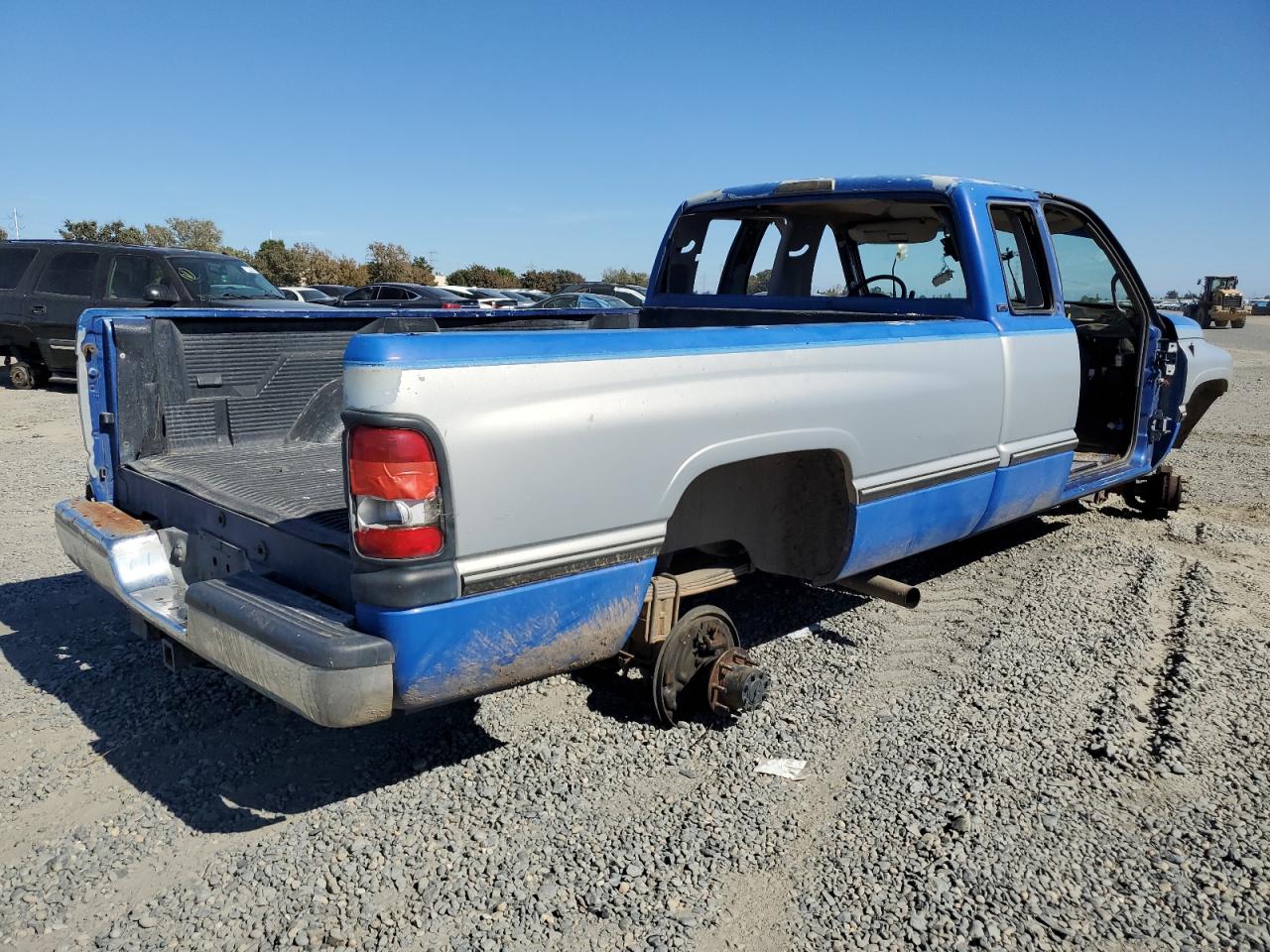 Photo 2 VIN: 1B7KF23C8TJ157248 - DODGE RAM 