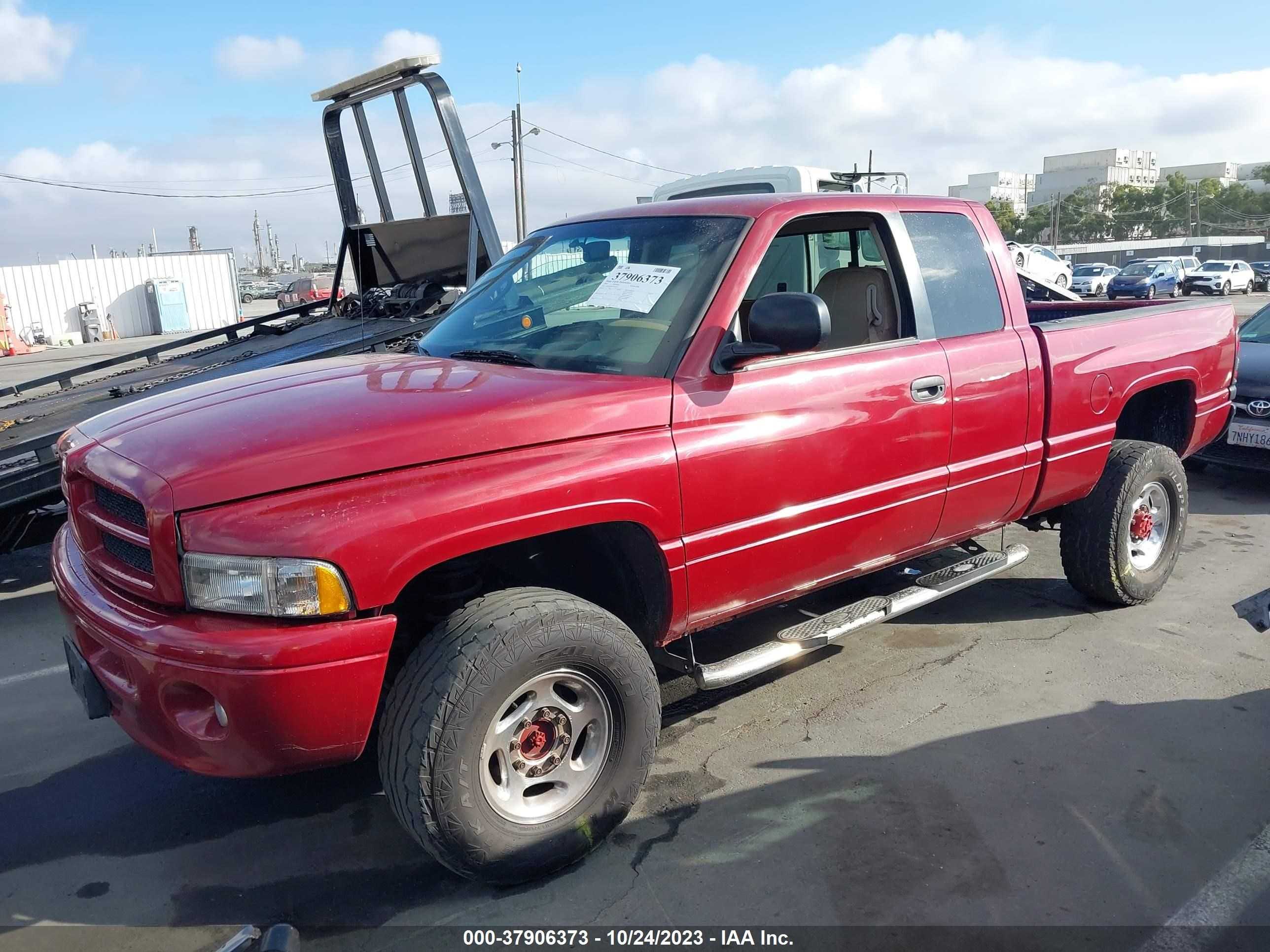 Photo 1 VIN: 1B7KF23W0YJ125511 - DODGE RAM 