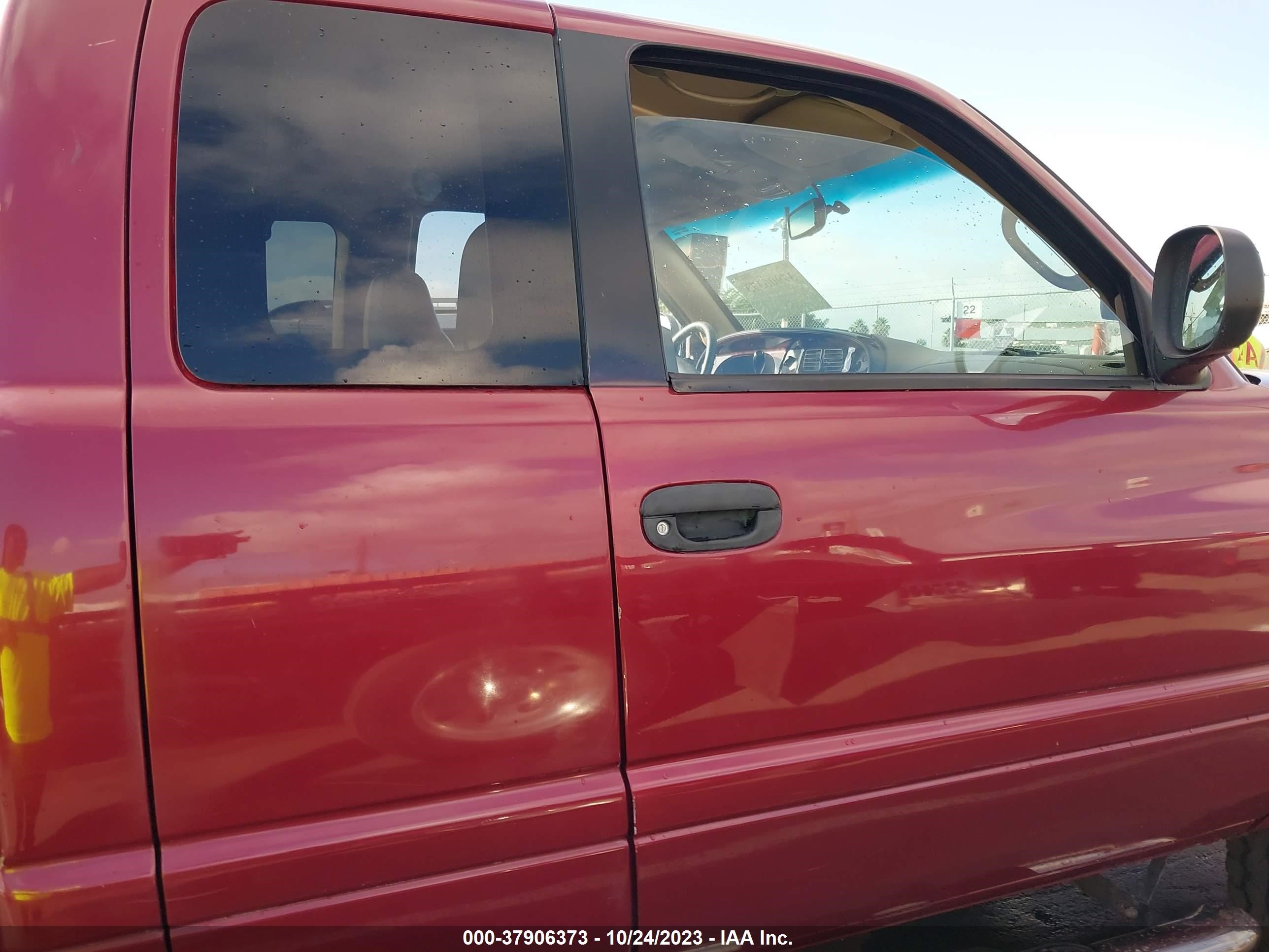 Photo 12 VIN: 1B7KF23W0YJ125511 - DODGE RAM 