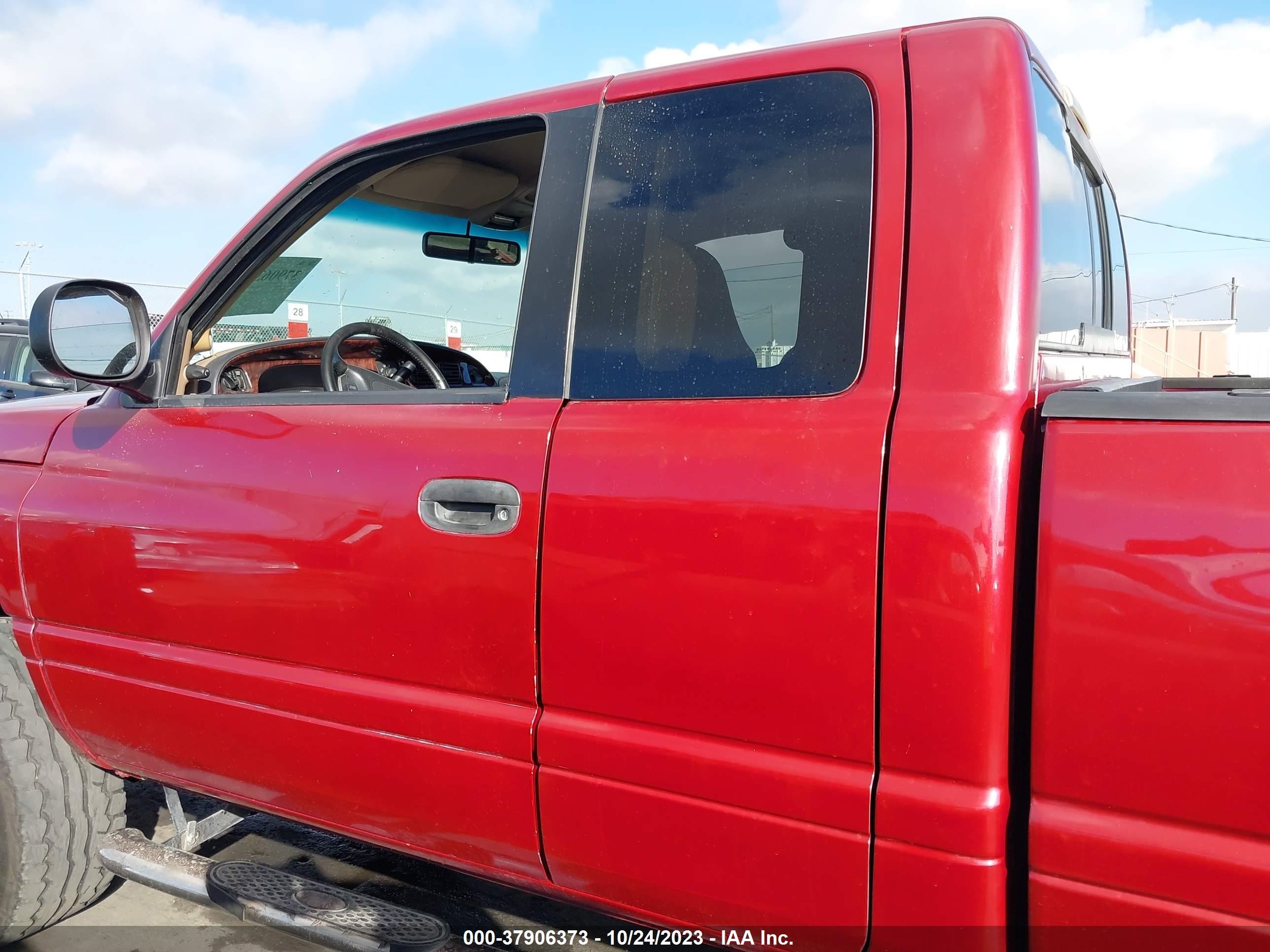 Photo 13 VIN: 1B7KF23W0YJ125511 - DODGE RAM 