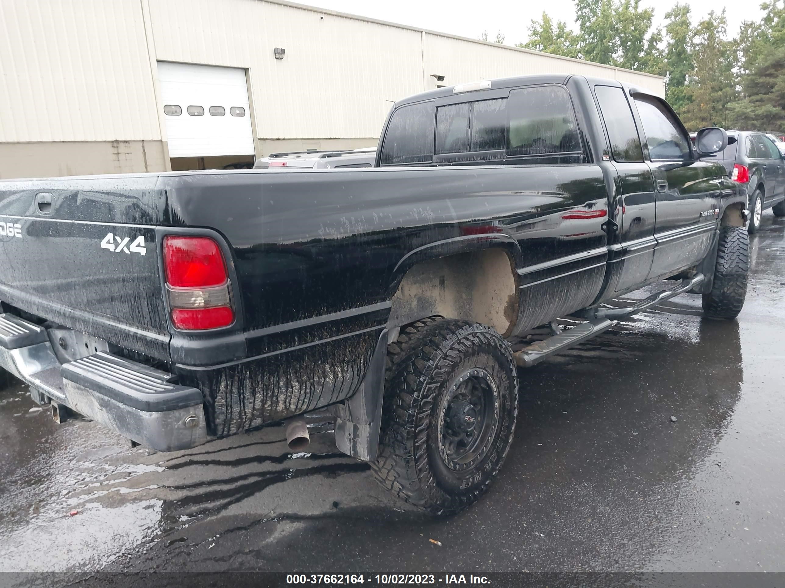 Photo 3 VIN: 1B7KF23W81J583111 - DODGE RAM 