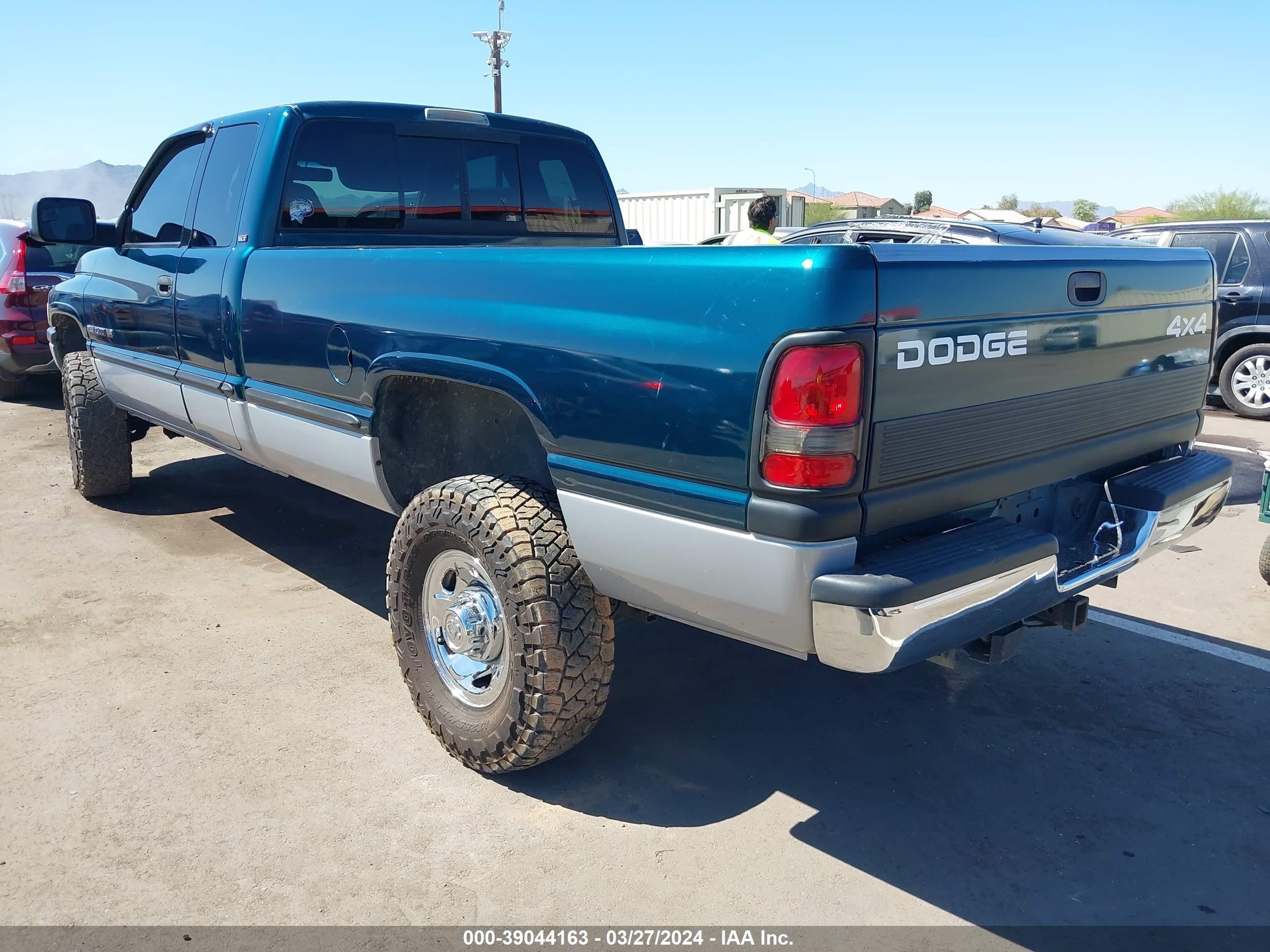 Photo 2 VIN: 1B7KF23Z5XJ585532 - DODGE RAM 