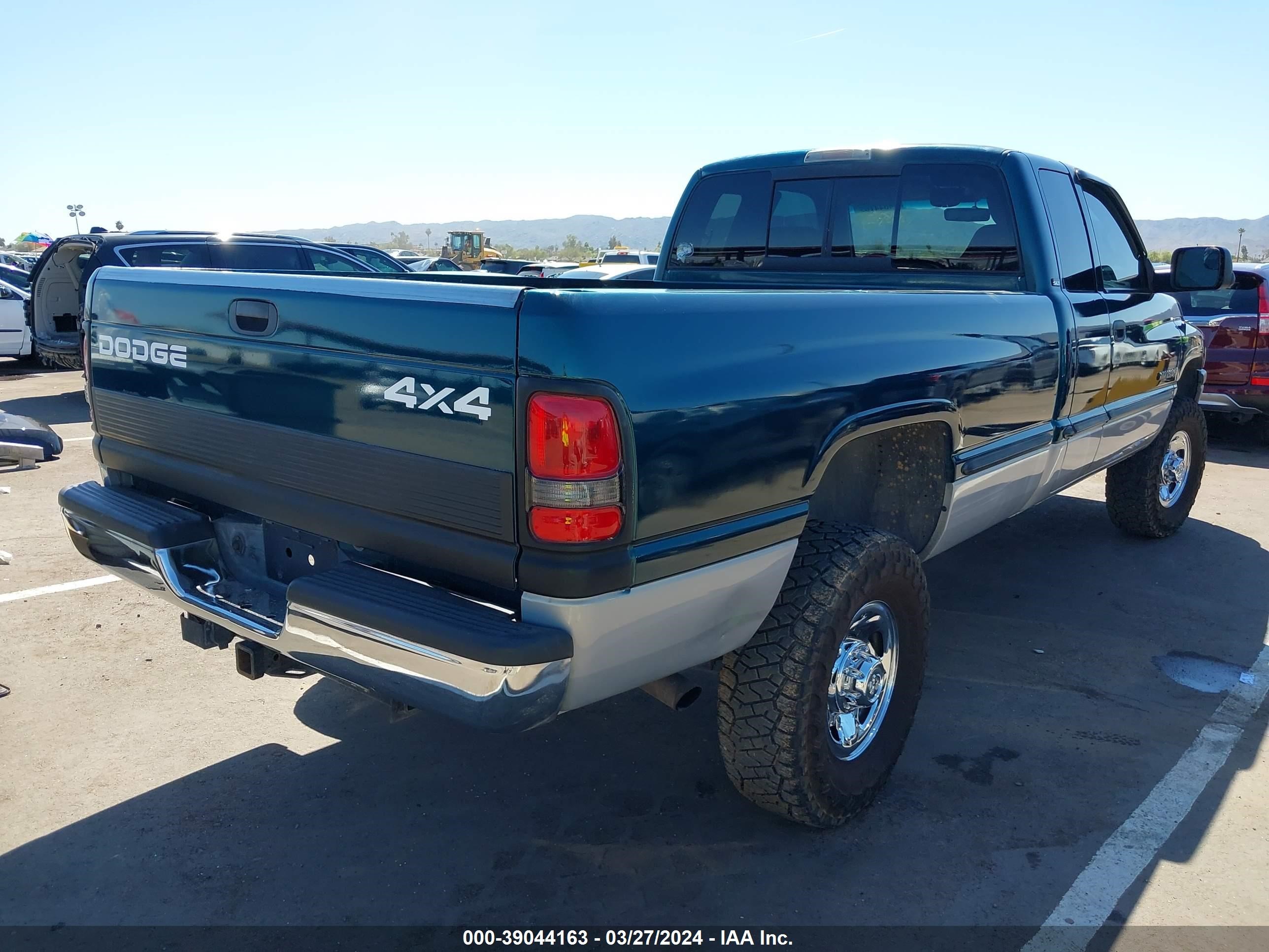 Photo 3 VIN: 1B7KF23Z5XJ585532 - DODGE RAM 