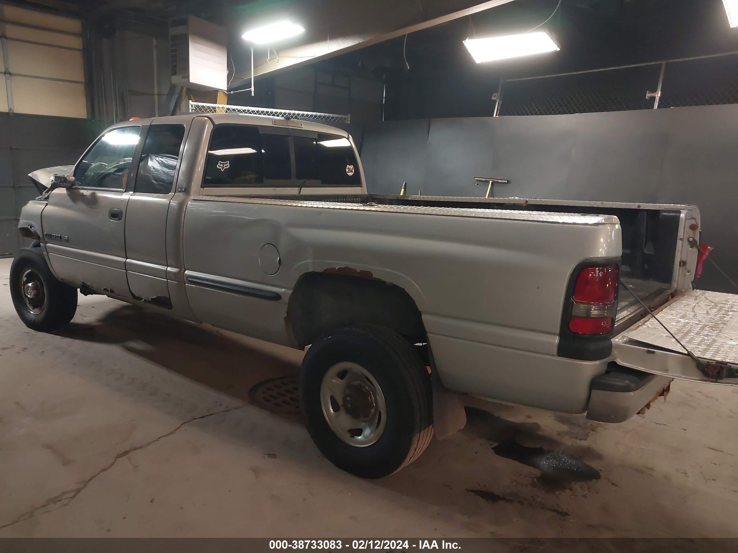 Photo 2 VIN: 1B7KF23Z9XJ641780 - DODGE RAM 