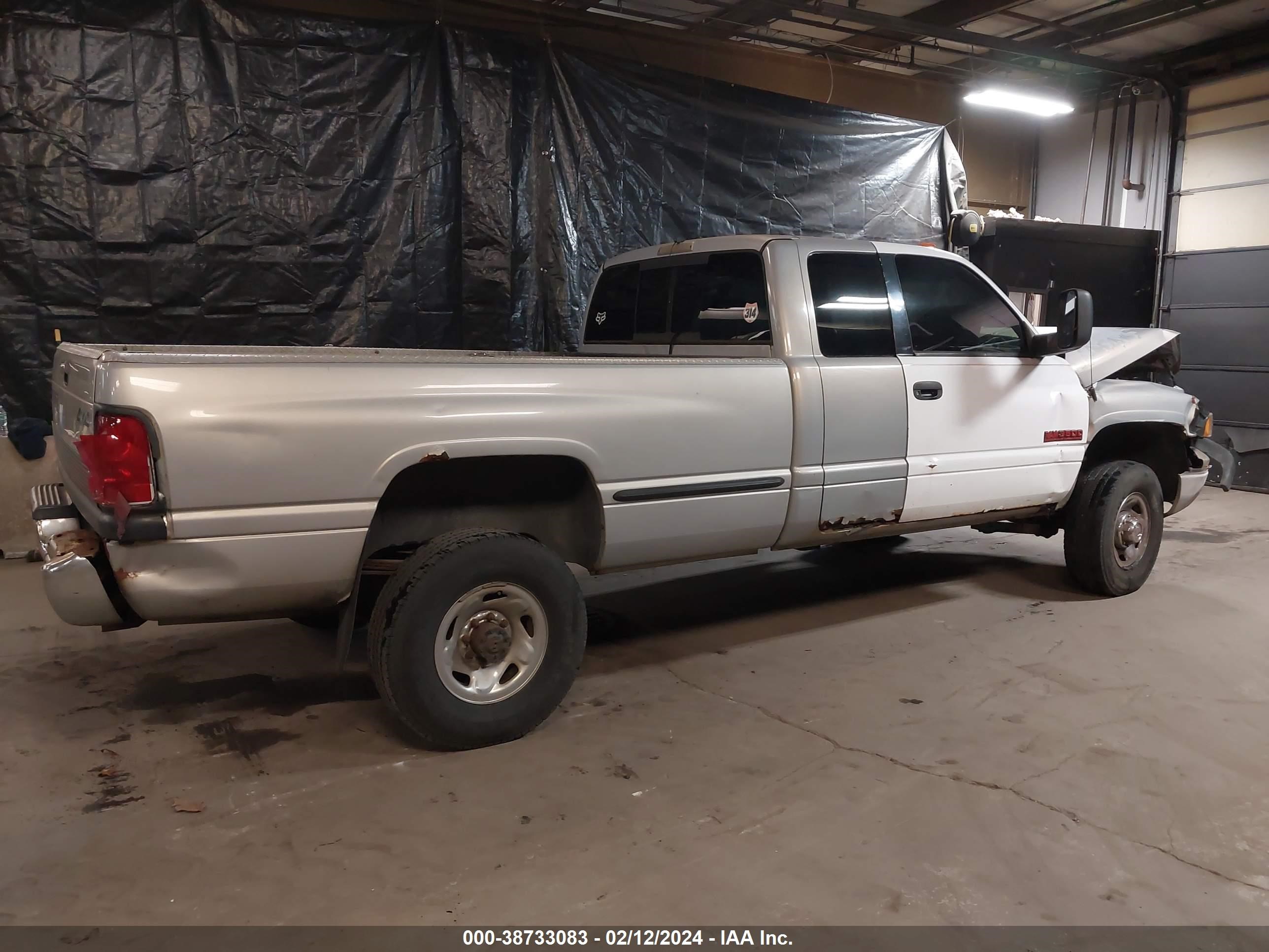 Photo 3 VIN: 1B7KF23Z9XJ641780 - DODGE RAM 