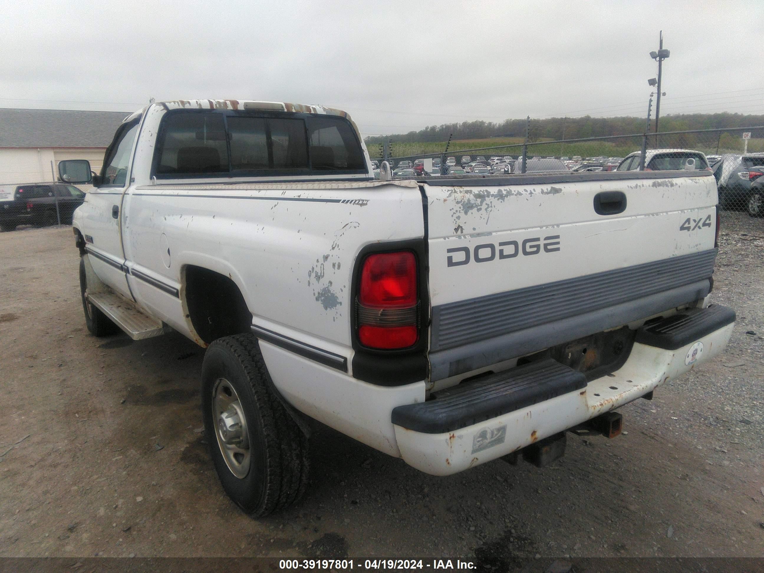 Photo 2 VIN: 1B7KF26C7SS174594 - DODGE RAM 