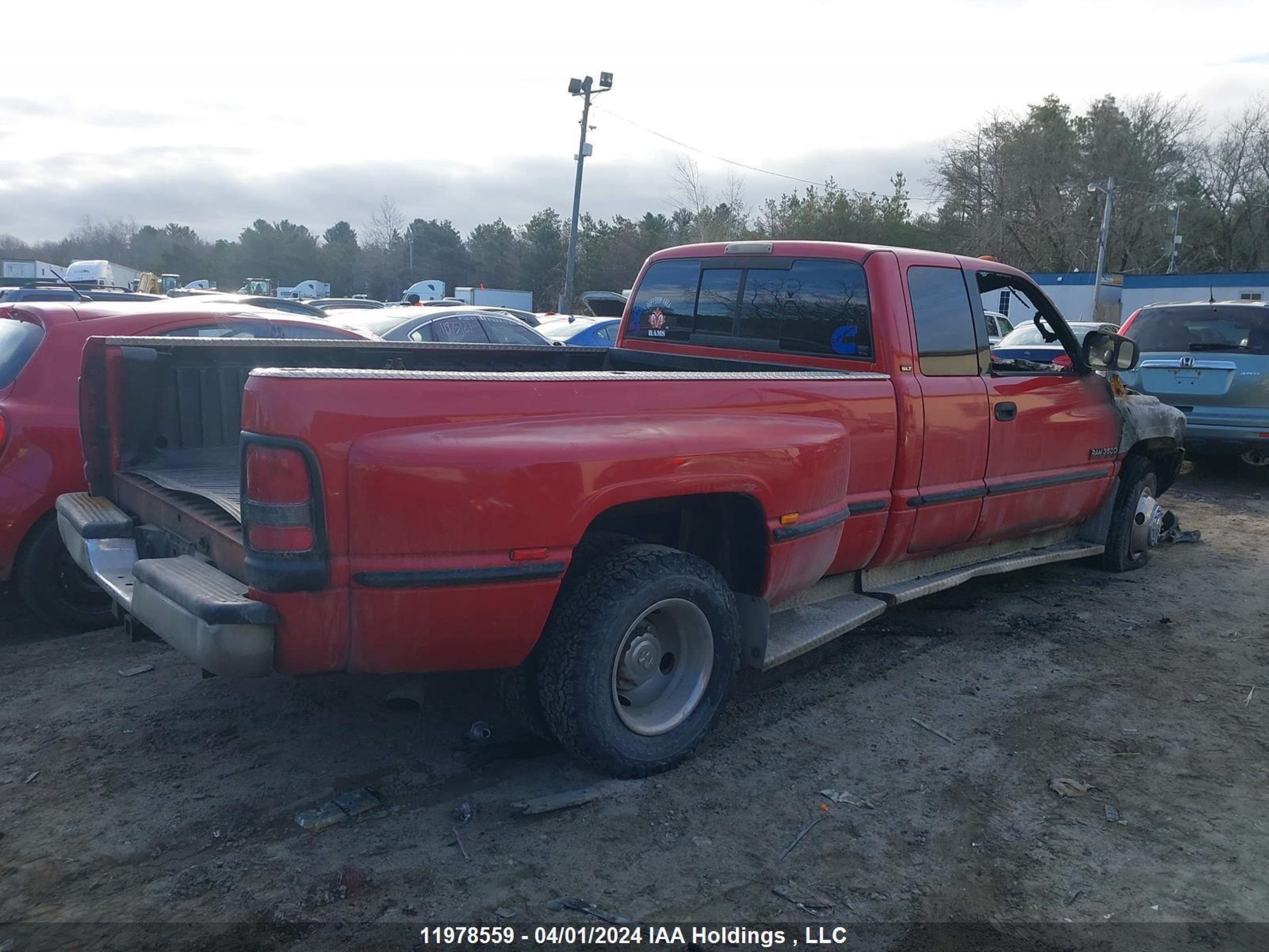 Photo 3 VIN: 1B7MC3363XJ519820 - DODGE RAM 