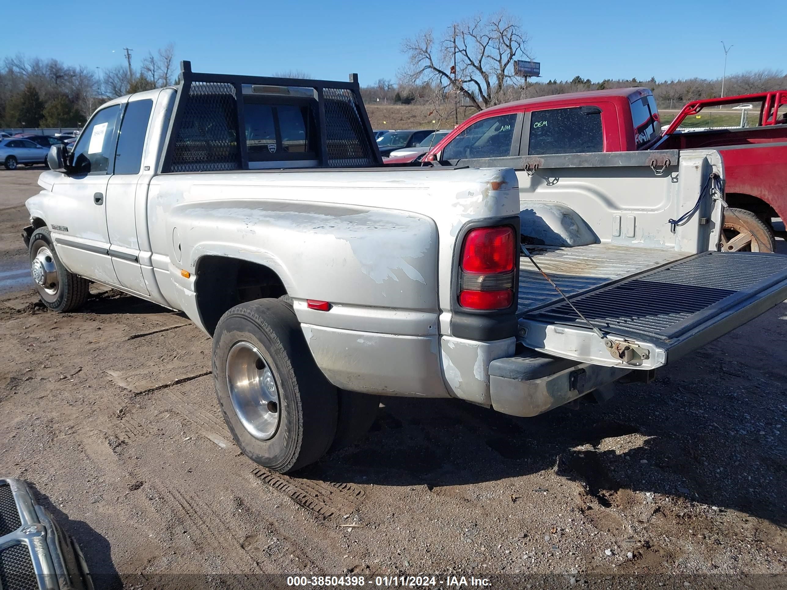 Photo 2 VIN: 1B7MC33W3WJ168096 - DODGE RAM 