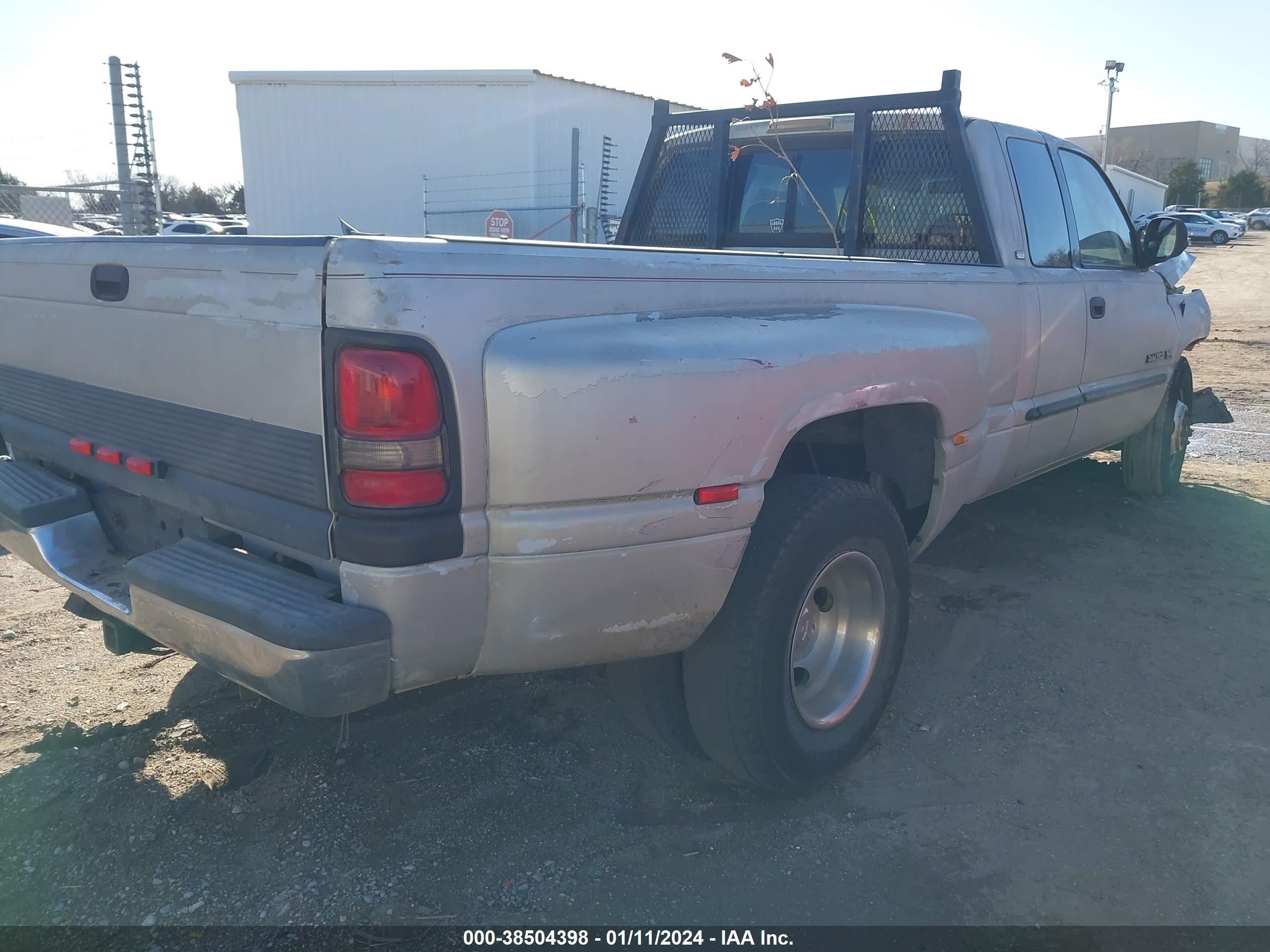 Photo 3 VIN: 1B7MC33W3WJ168096 - DODGE RAM 