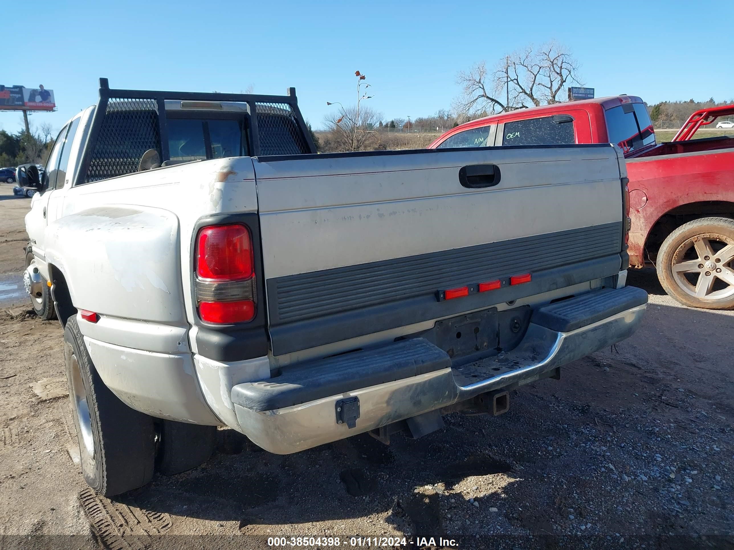 Photo 7 VIN: 1B7MC33W3WJ168096 - DODGE RAM 