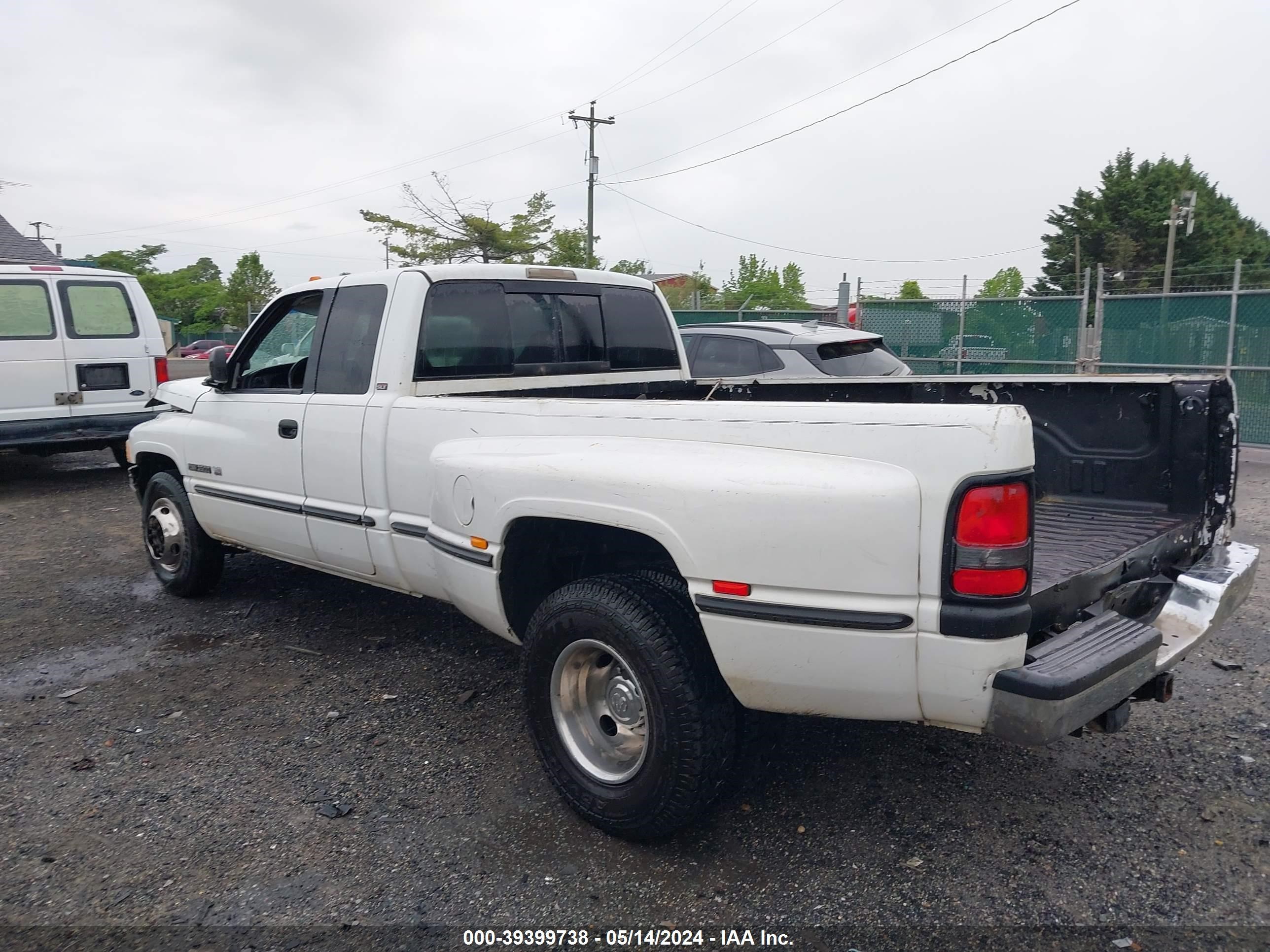 Photo 2 VIN: 1B7MC33WXWJ160027 - DODGE RAM 