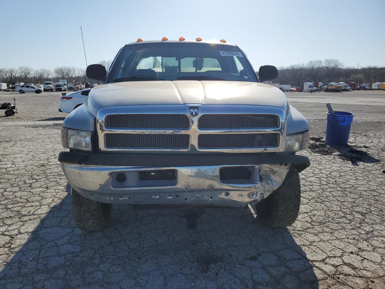 Photo 4 VIN: 1B7MF33641J194416 - DODGE RAM 