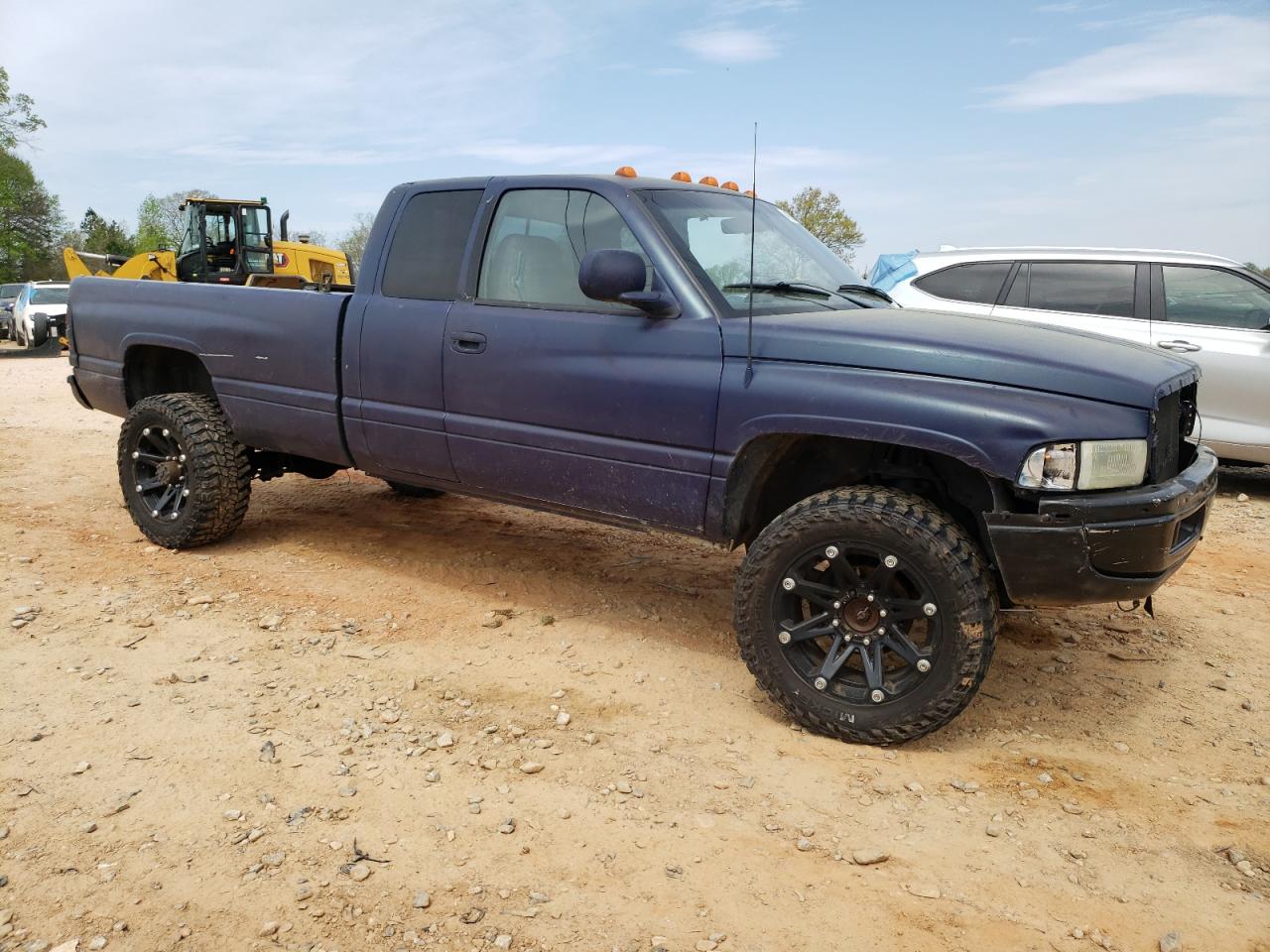 Photo 3 VIN: 1B7MF33D5WJ143206 - DODGE RAM 