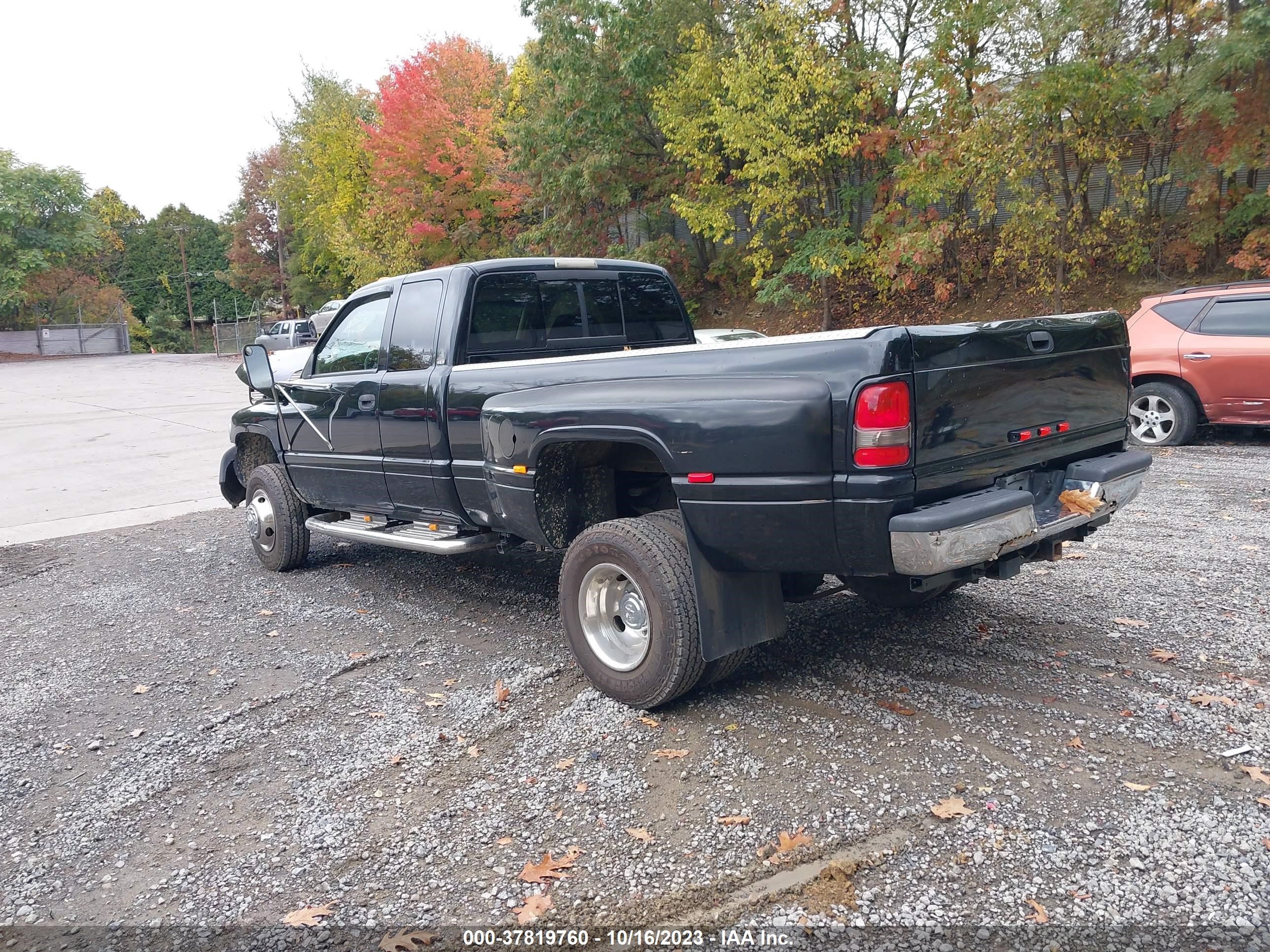 Photo 2 VIN: 1B7MF33W7XJ556697 - DODGE RAM 