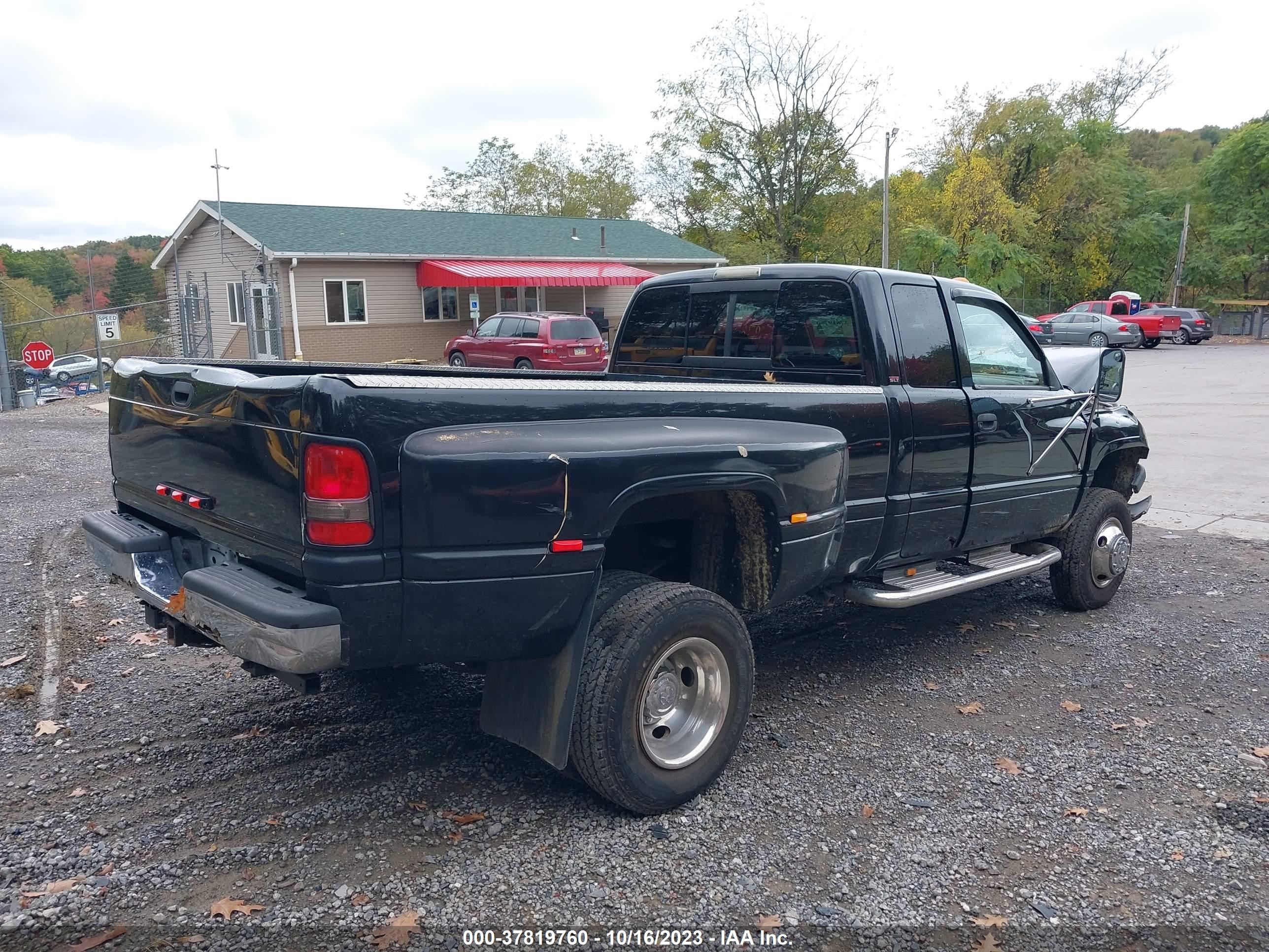 Photo 3 VIN: 1B7MF33W7XJ556697 - DODGE RAM 